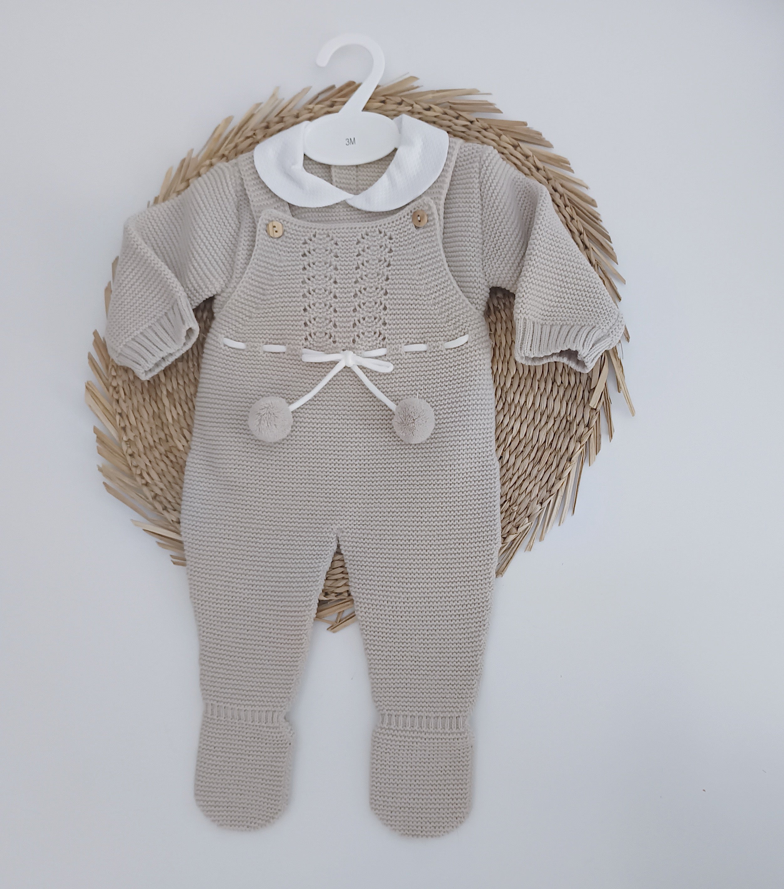 Jardineiras de malha com Camisola Pompons pendurados pés Areia