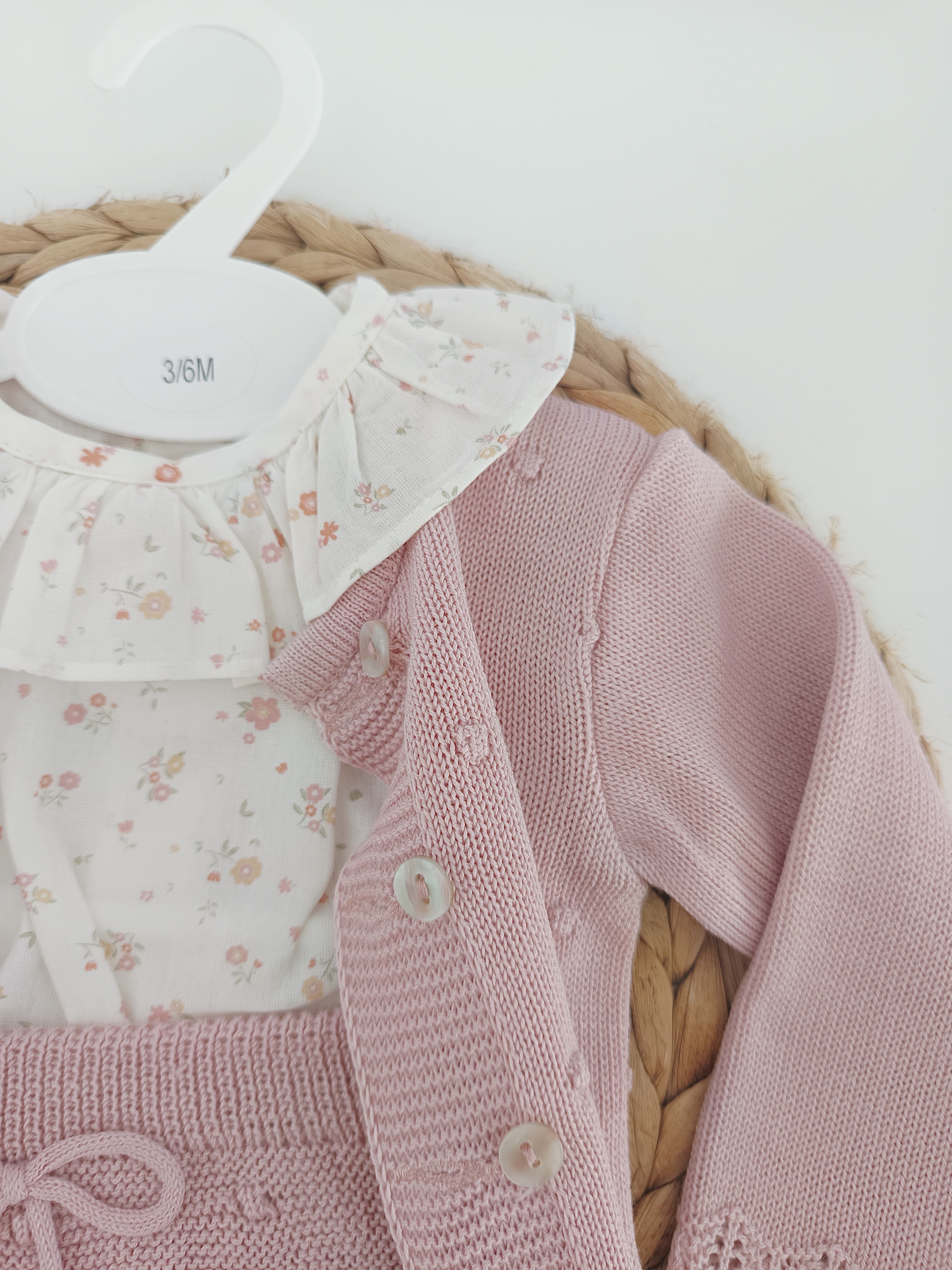 Conjunto Fofo com Blusa e Casaco de Malha Florinhas Rosa Velho