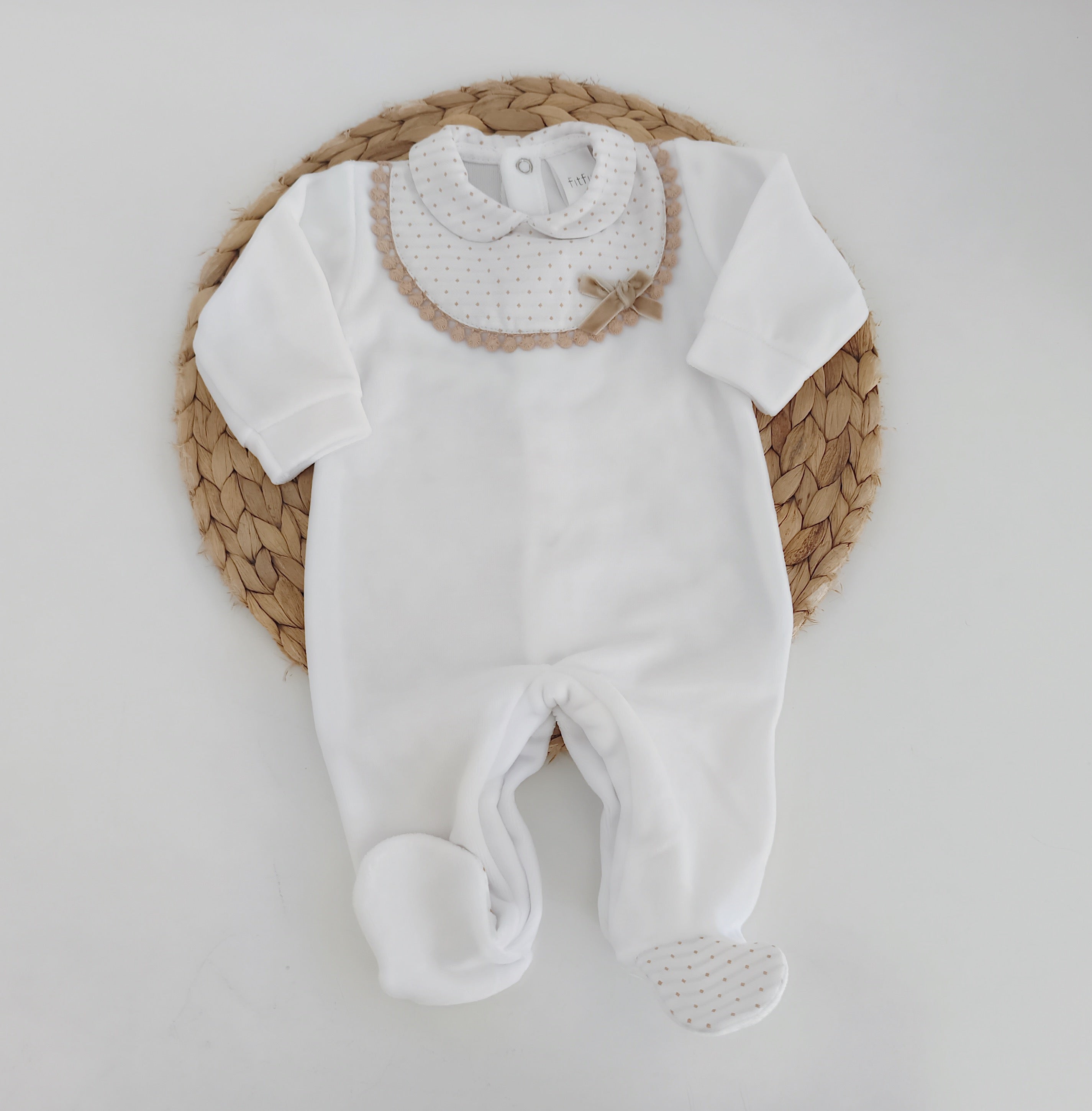 FitFiu Babies® | Babygrow Peitilho com Pompons e Laço Areia