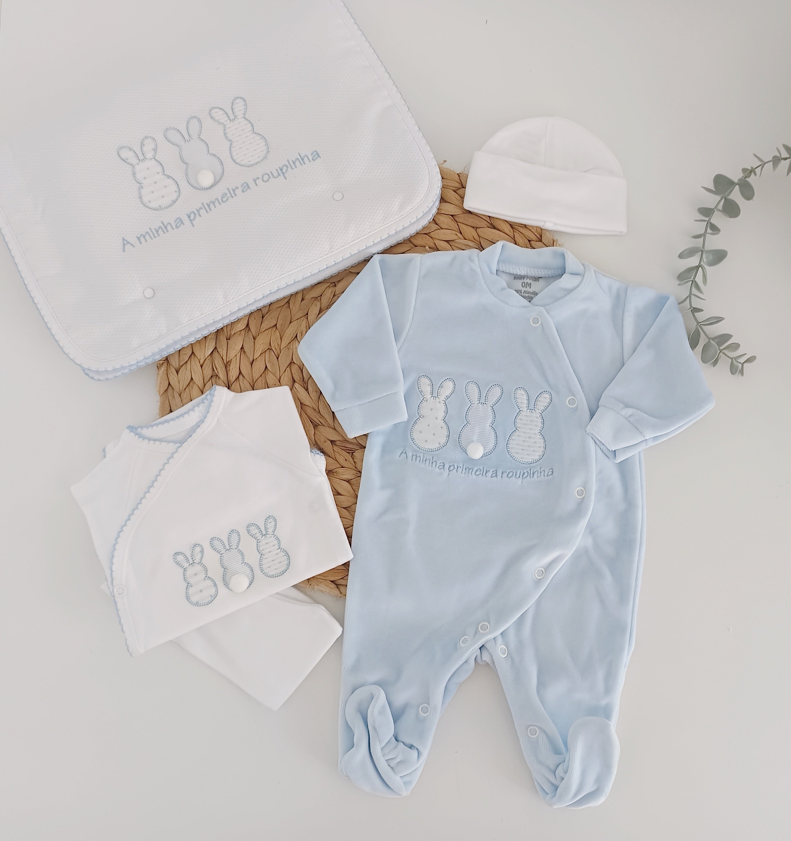 Conjunto de Primeira Roupinha Veludo Coelhos Azul