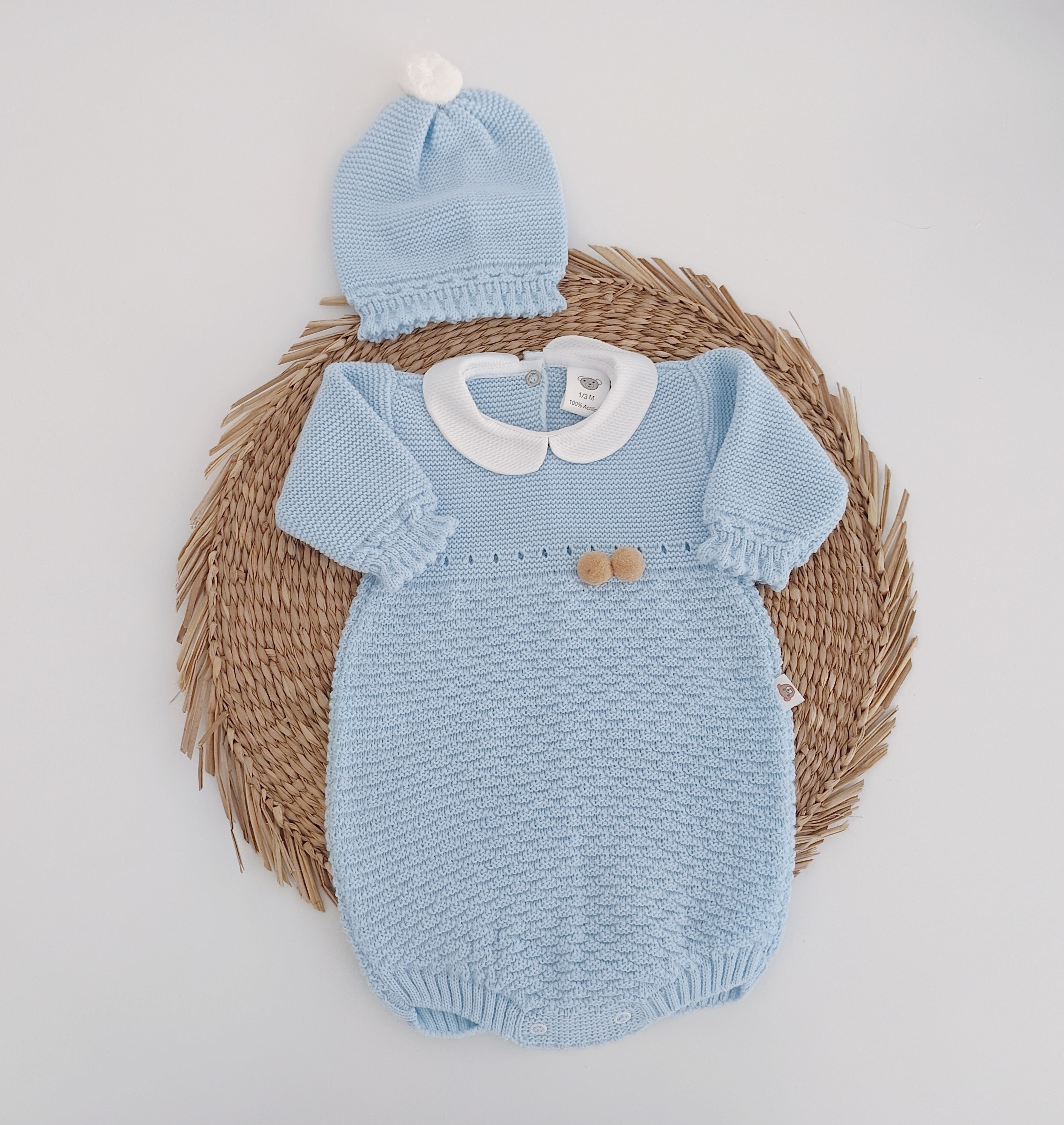 Fofo de Malha Pompons com Gorro Azul