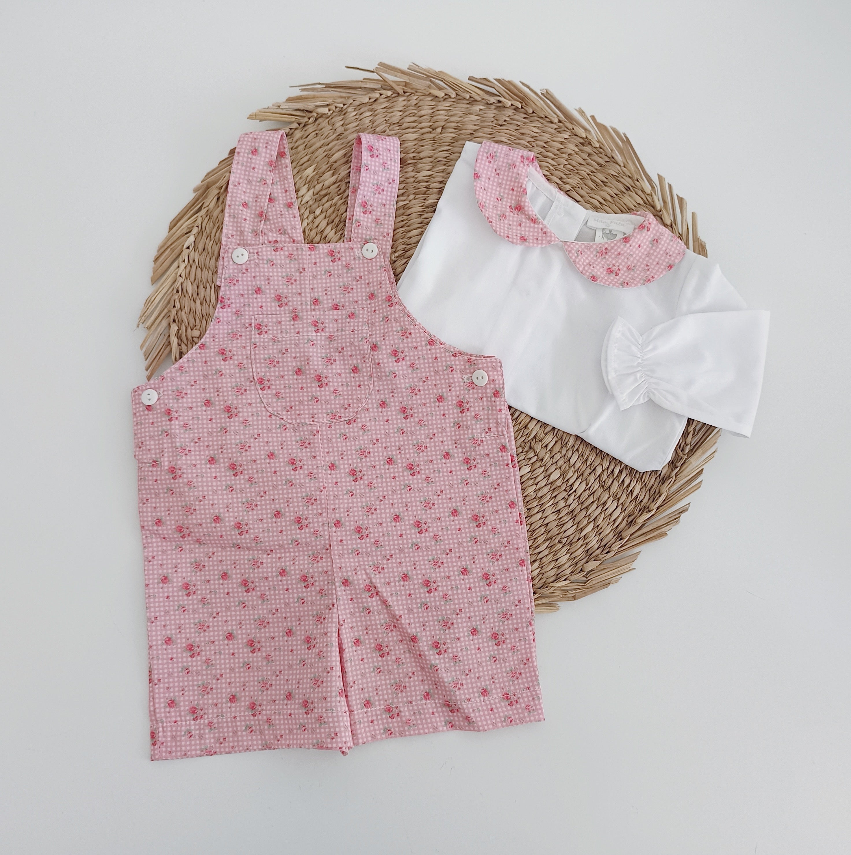 Macacão com Blusa de Gola e Flores Rosa
