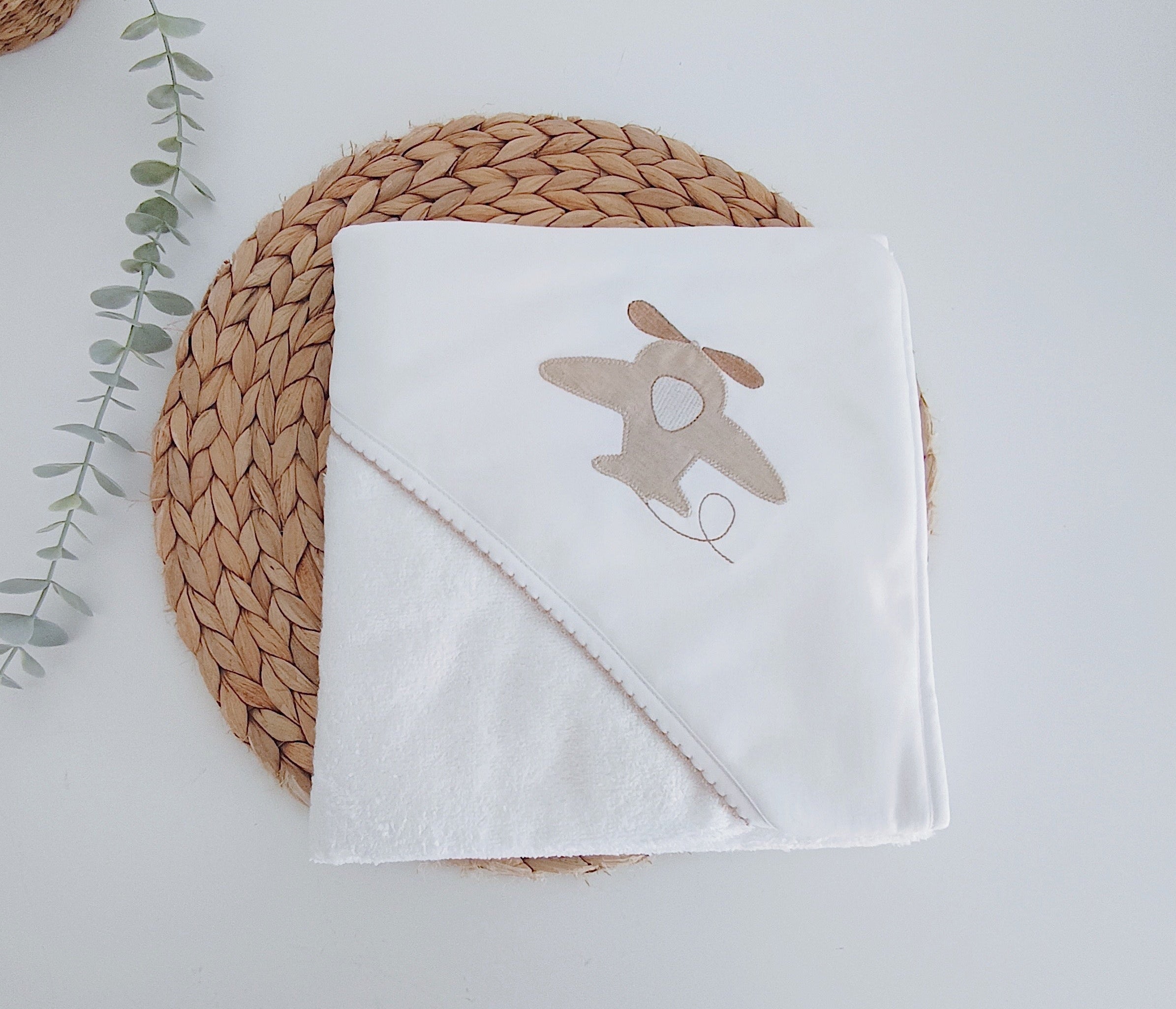 Toalha banho bebé 100% algodão capuz bordado avião 80x80cm areia coleção avião FitFiu Babies
