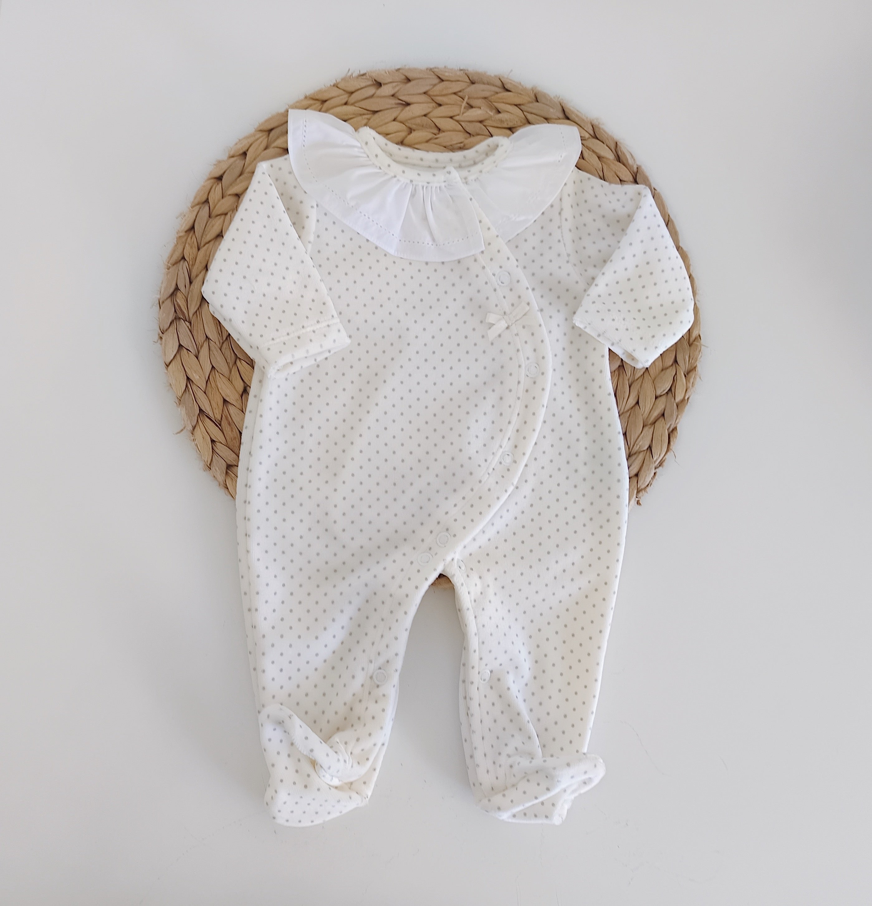 Babygrow Veludo Basic Pintinhas Gola Pérola