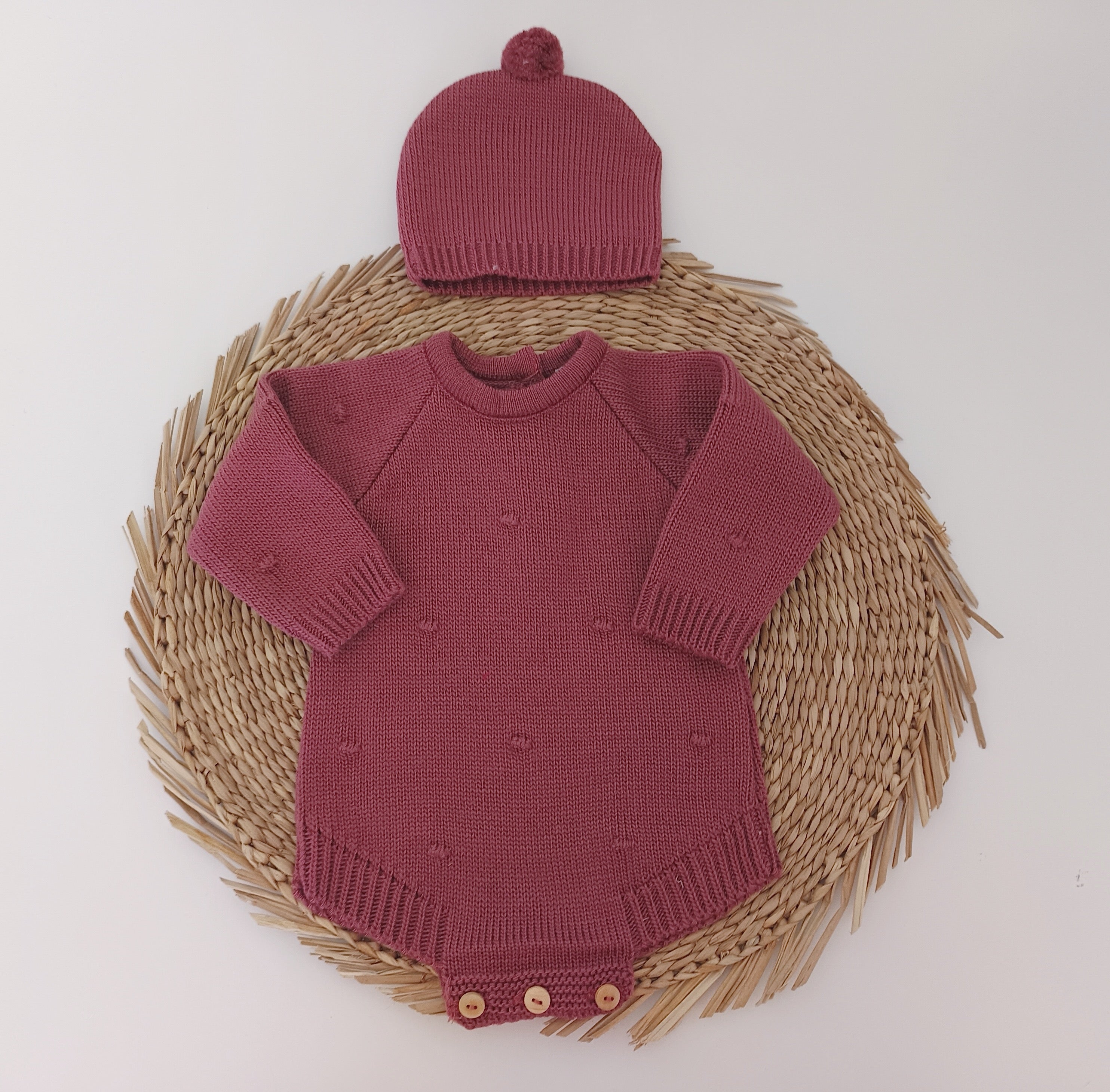 Fofo de Malha Pompons com Gorro Beringela