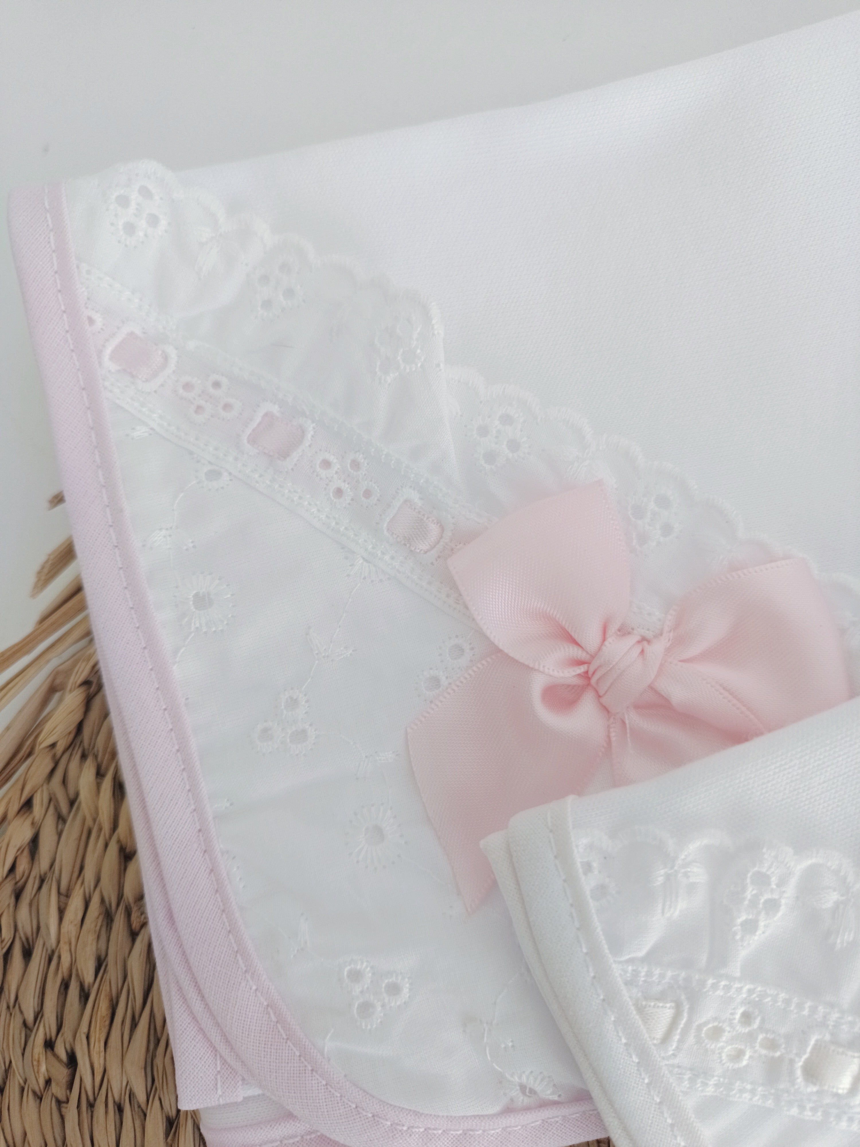 Fralda Algodão Bordado Inglês com Laço