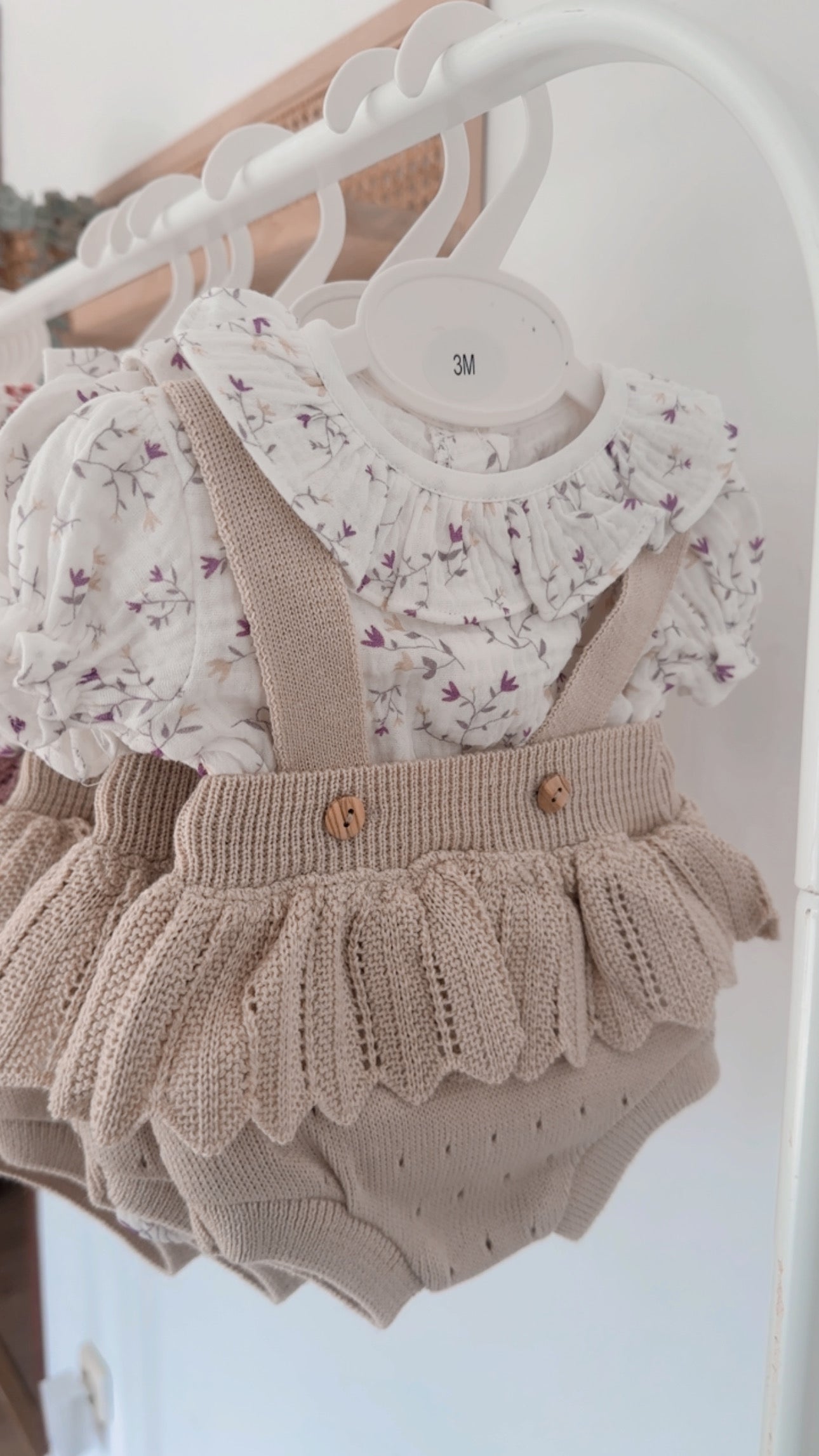 Fofo de Malha com Blusa Flores Manga Curta Areia