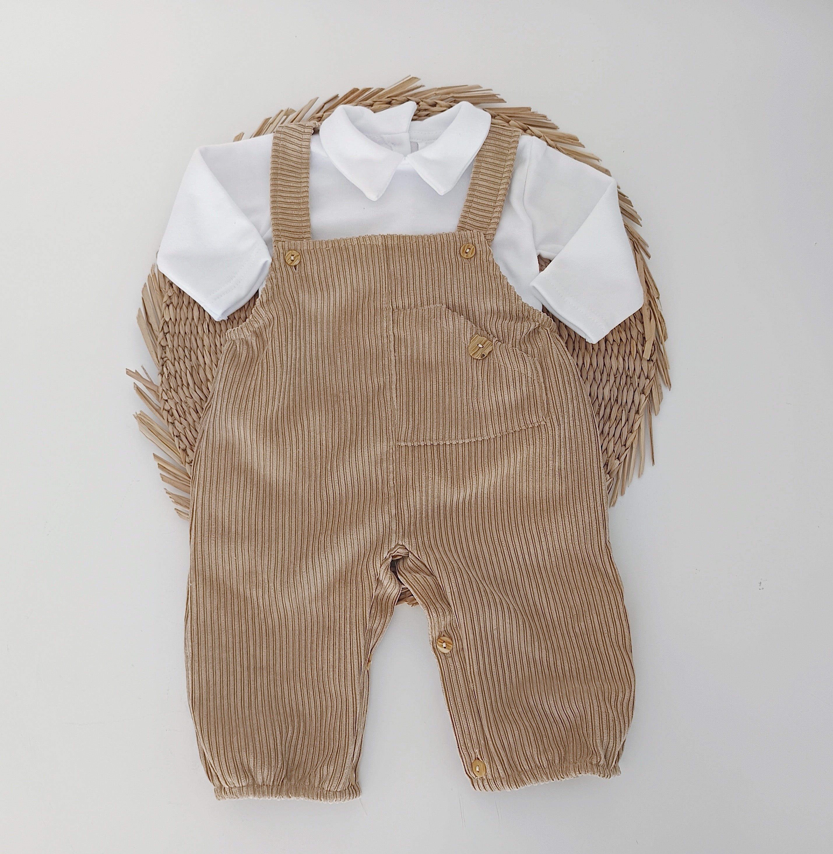 Jardineiras de Bombazine Bolso com Camisa Camel