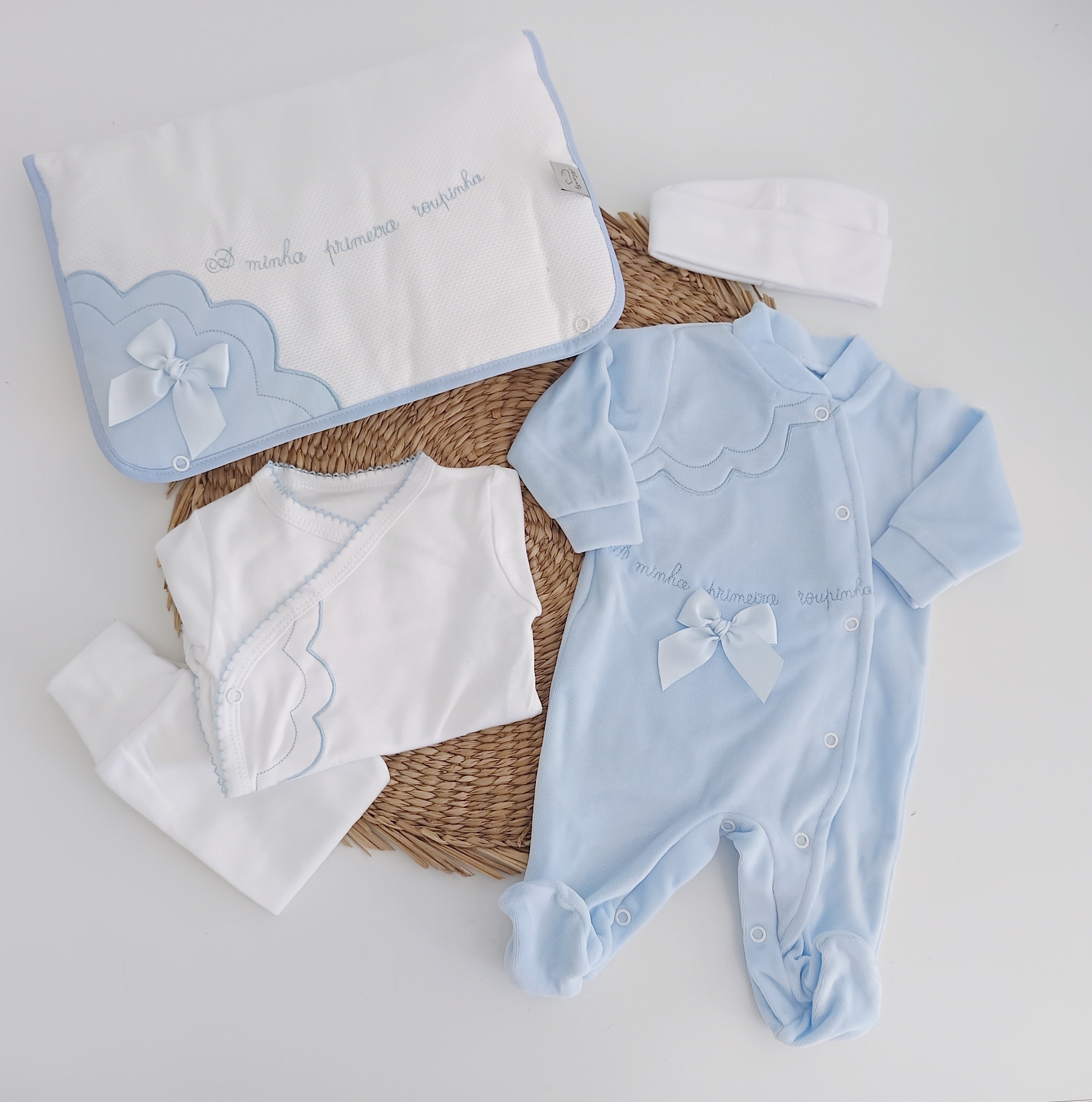 Conjunto de Primeira Roupinha Nuvem Azul