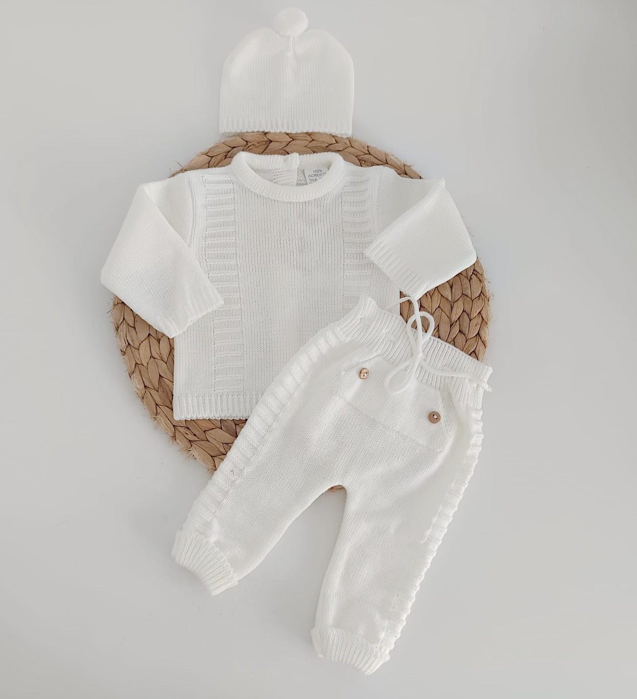 Conjunto de Malha Botões  com Gorro Pérola