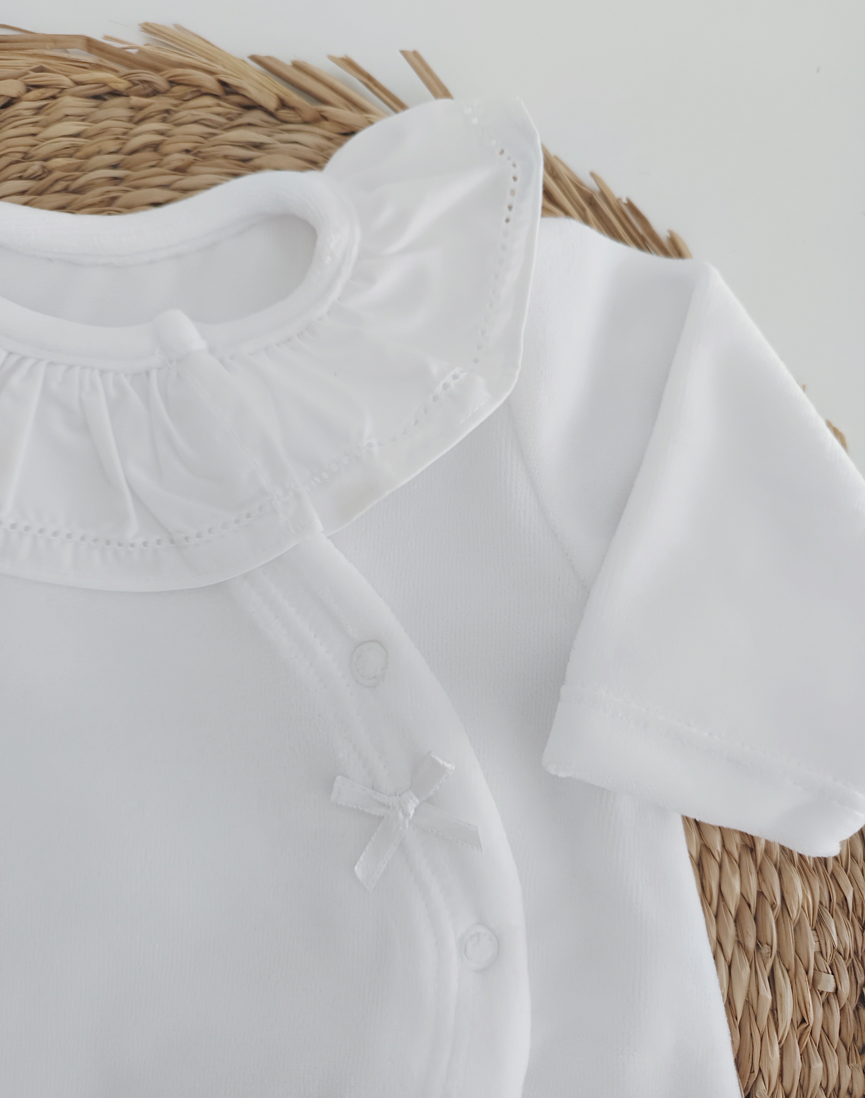 Babygrow Basic Lacinho Gola de Folho Branco