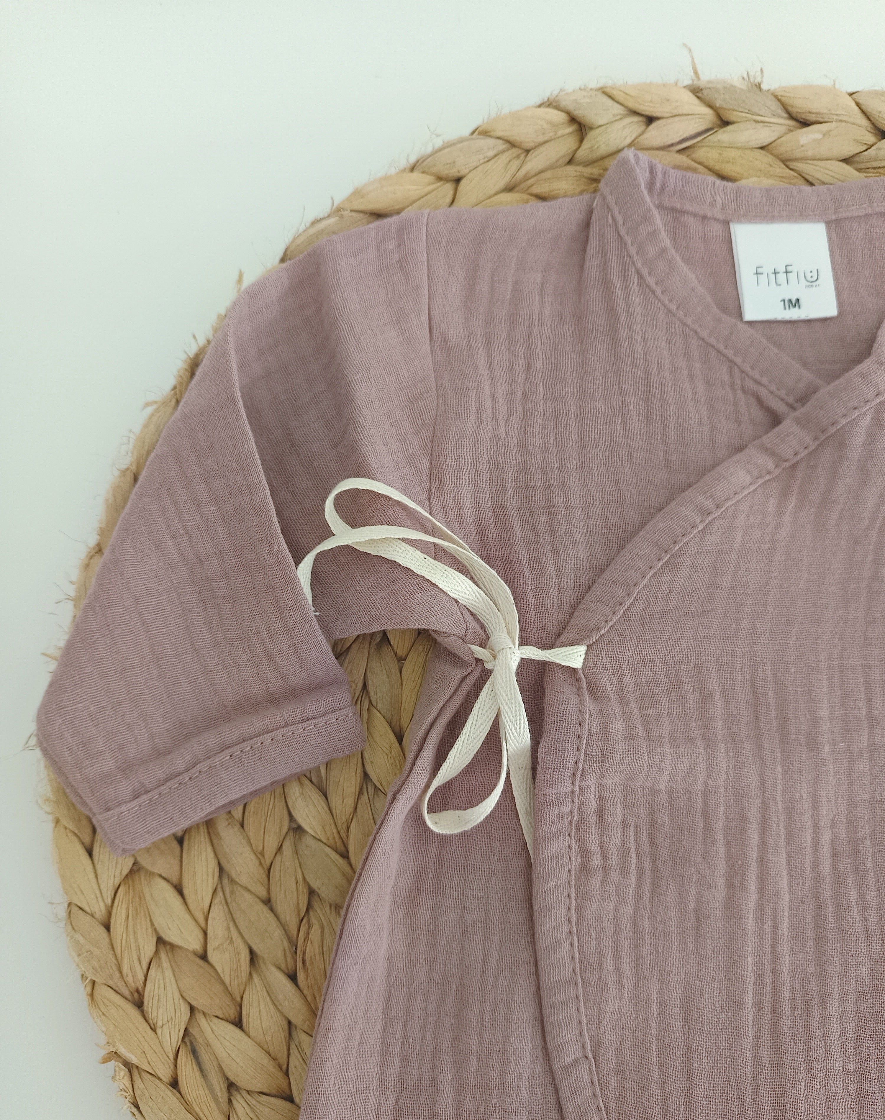 babygrow de musselina rosa velho com laço lateral FitFiu Babies