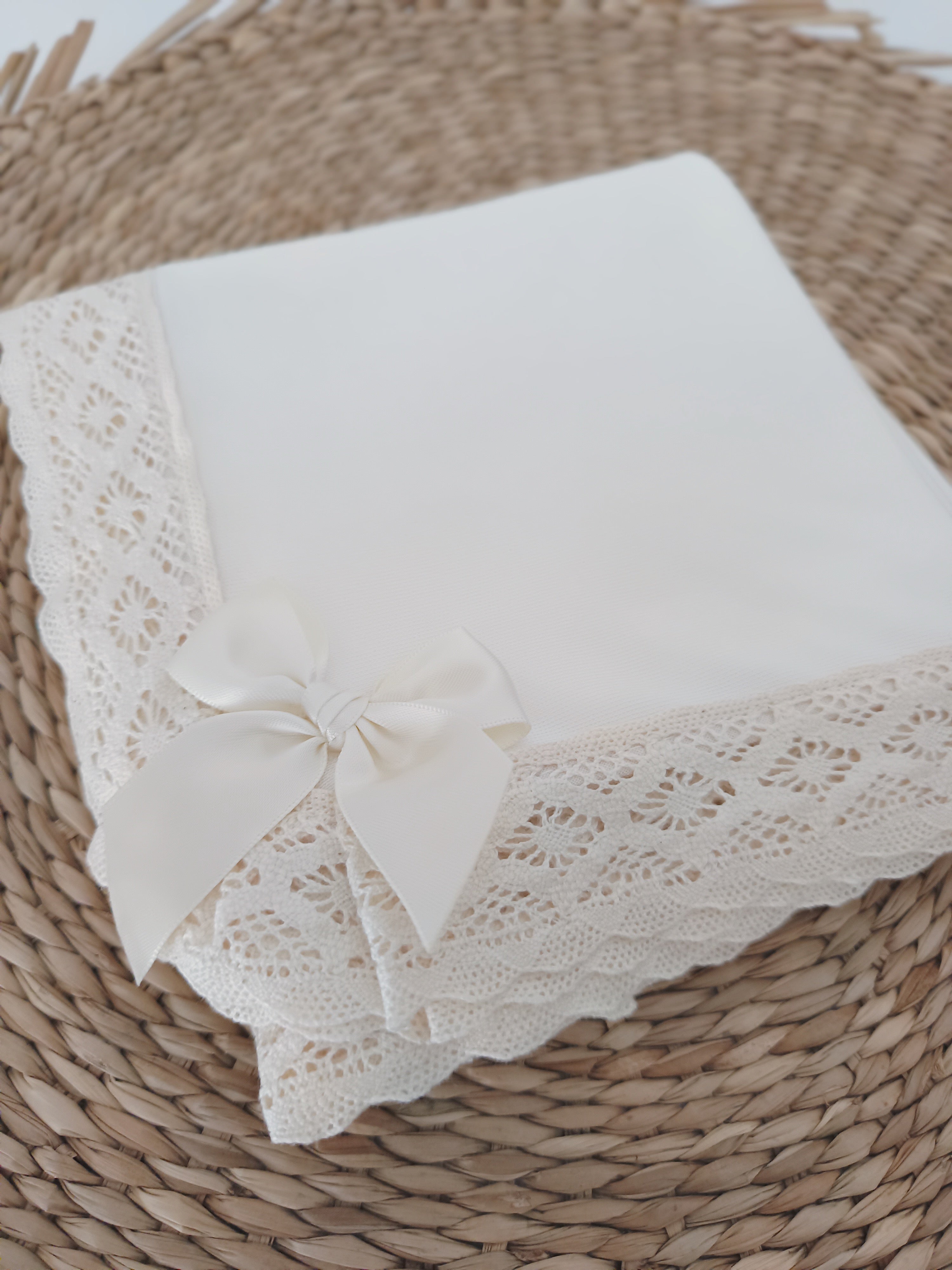 Fralda Algodão com aplicação de Renda e Laço Pérola