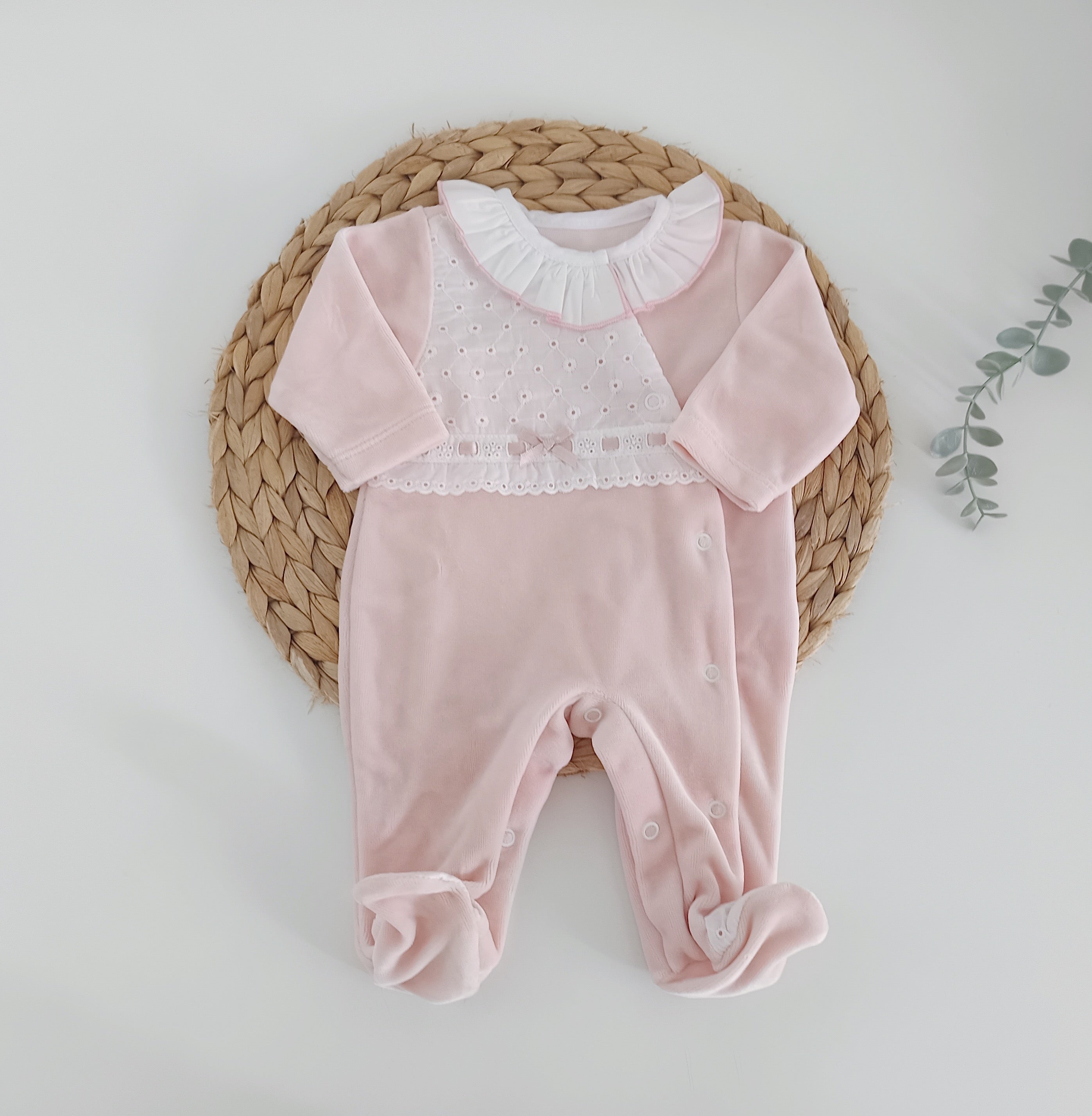Babygrow Veludo Peitilho Bordado Inglês Gola Abertura ao lado Rosa Velho