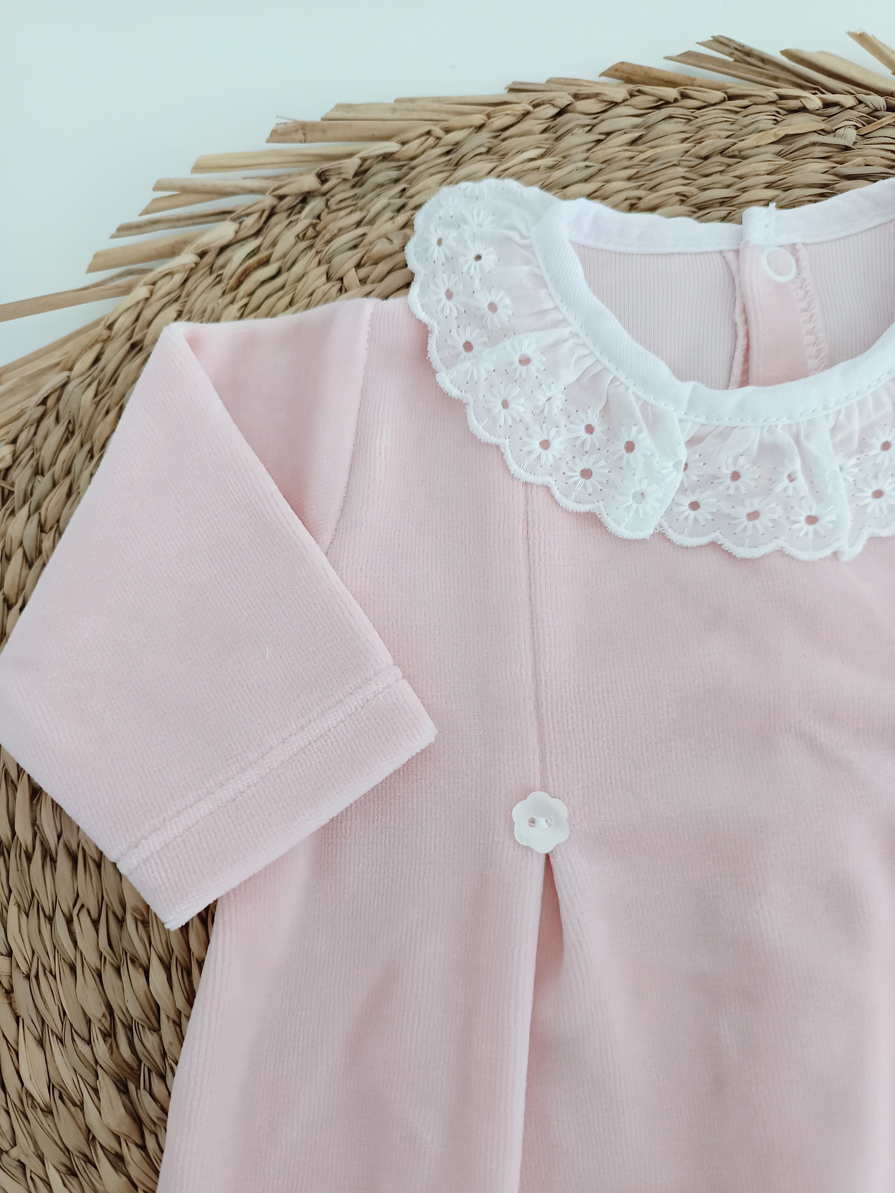 Babygrow Veludo Com Botões Flor e Gola De Folho Rosa Velho