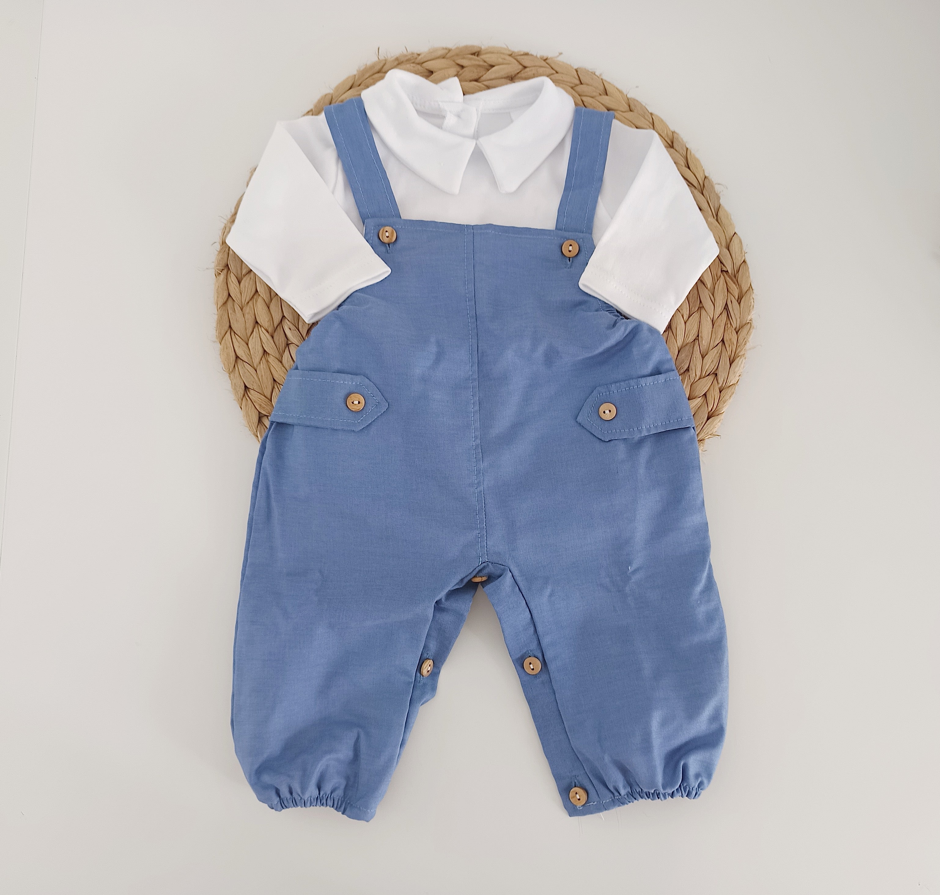 Jardineira Básica com Camisa Jeans