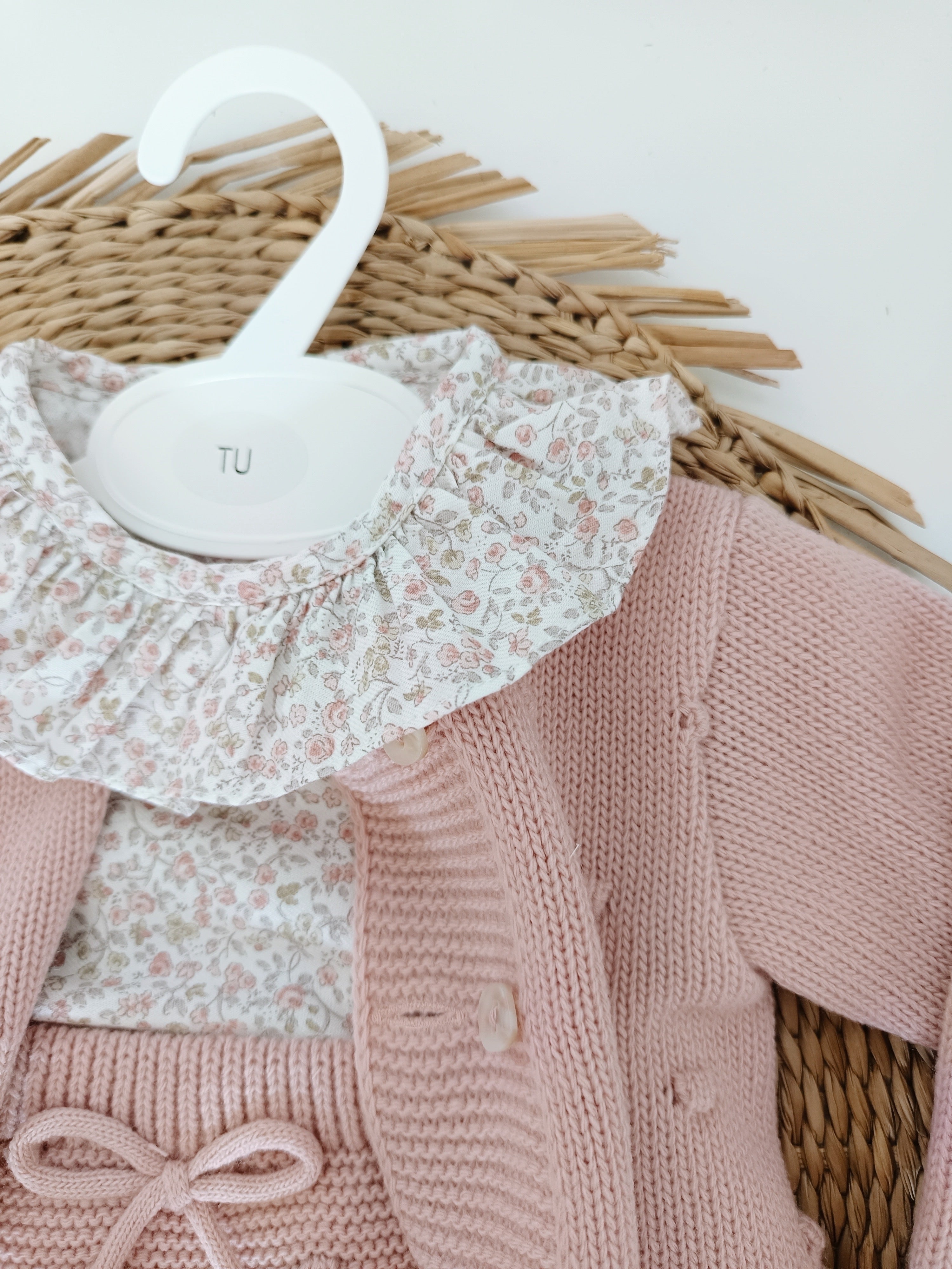 Conjunto Tapa Fraldas com Blusa e Casaco de Malha Florinhas Rosa Velho