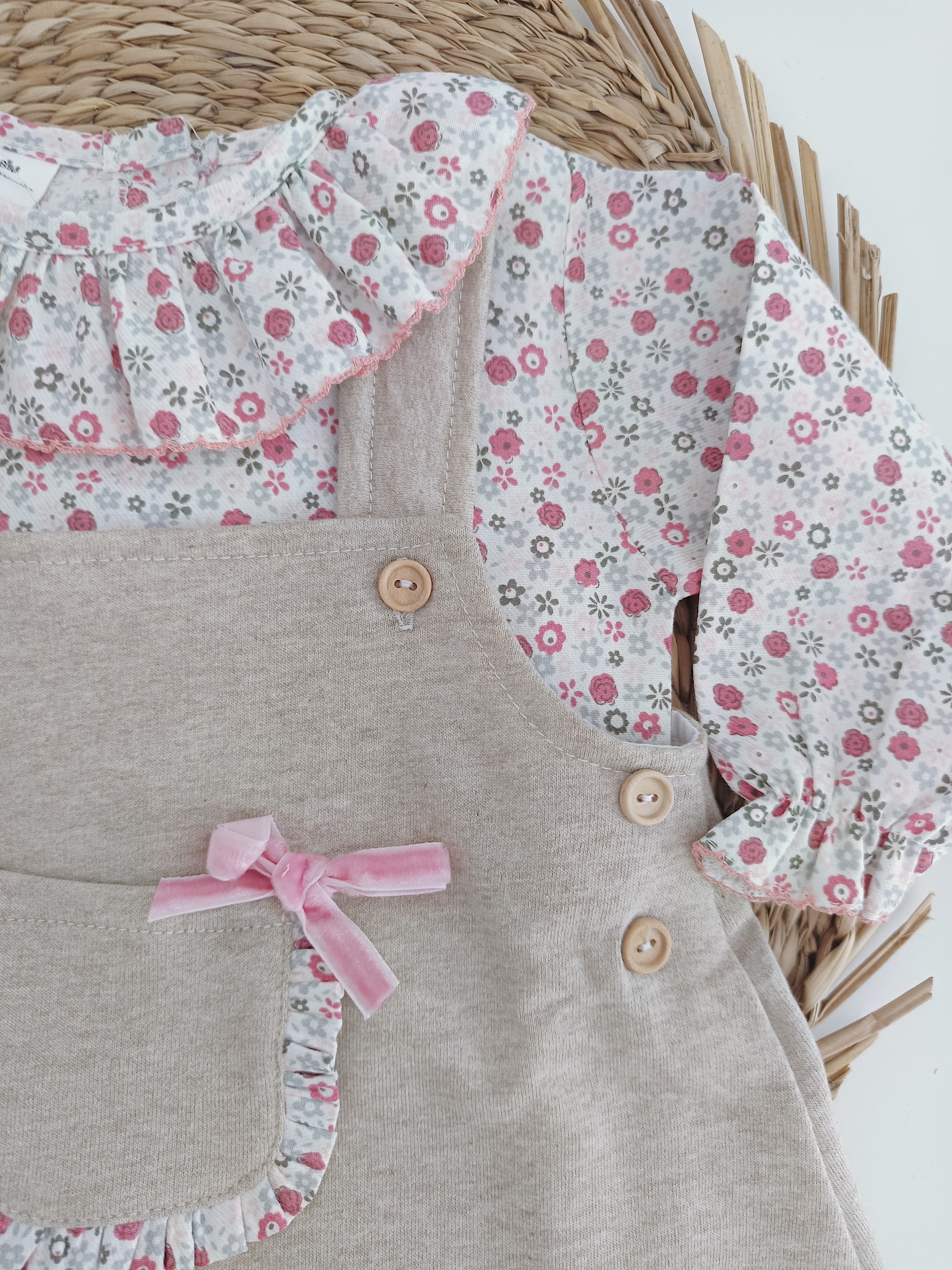 Vestido com Blusa Flores Areia