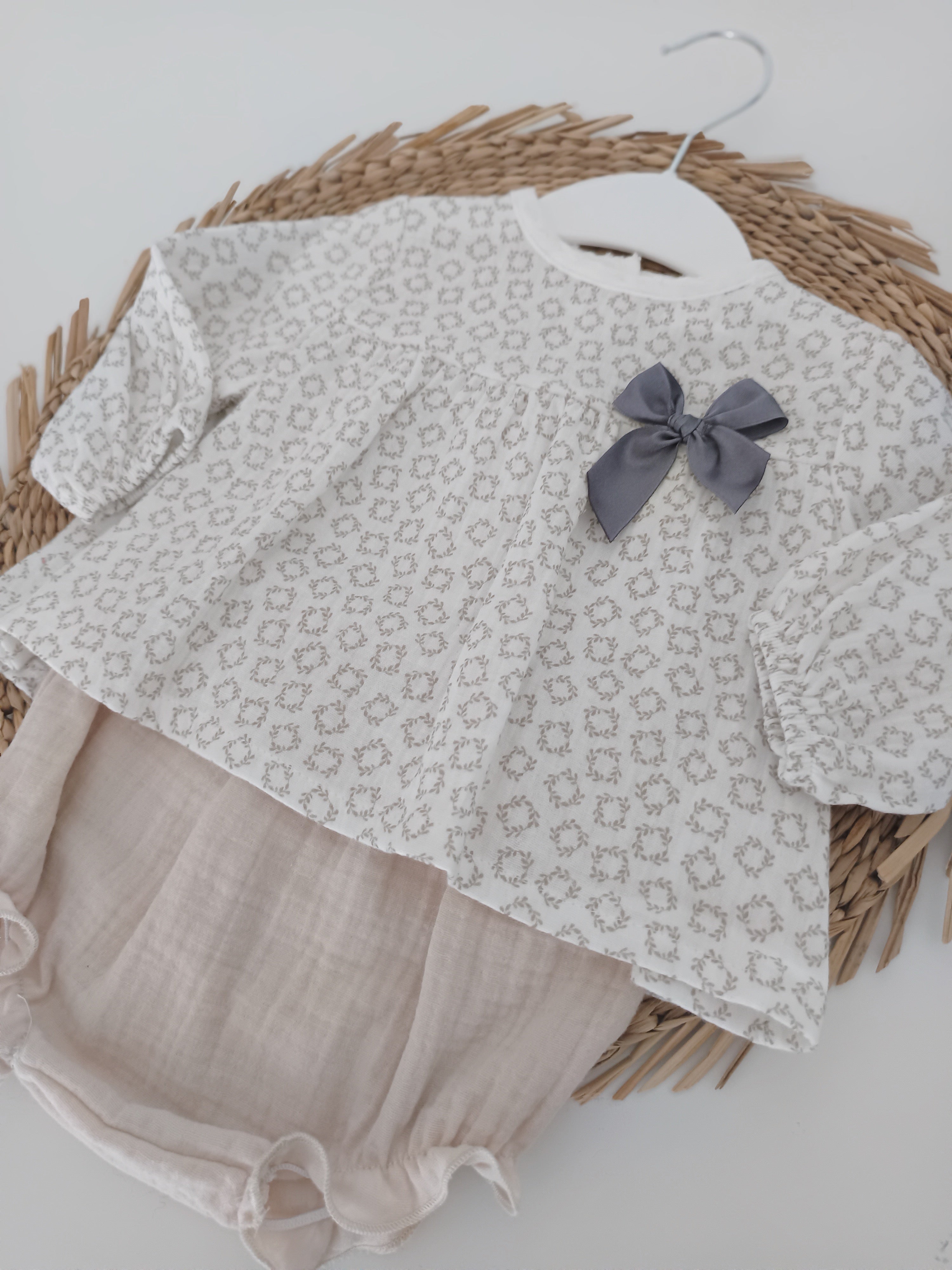 Tapa Fraldas com Camisa Laço Areia