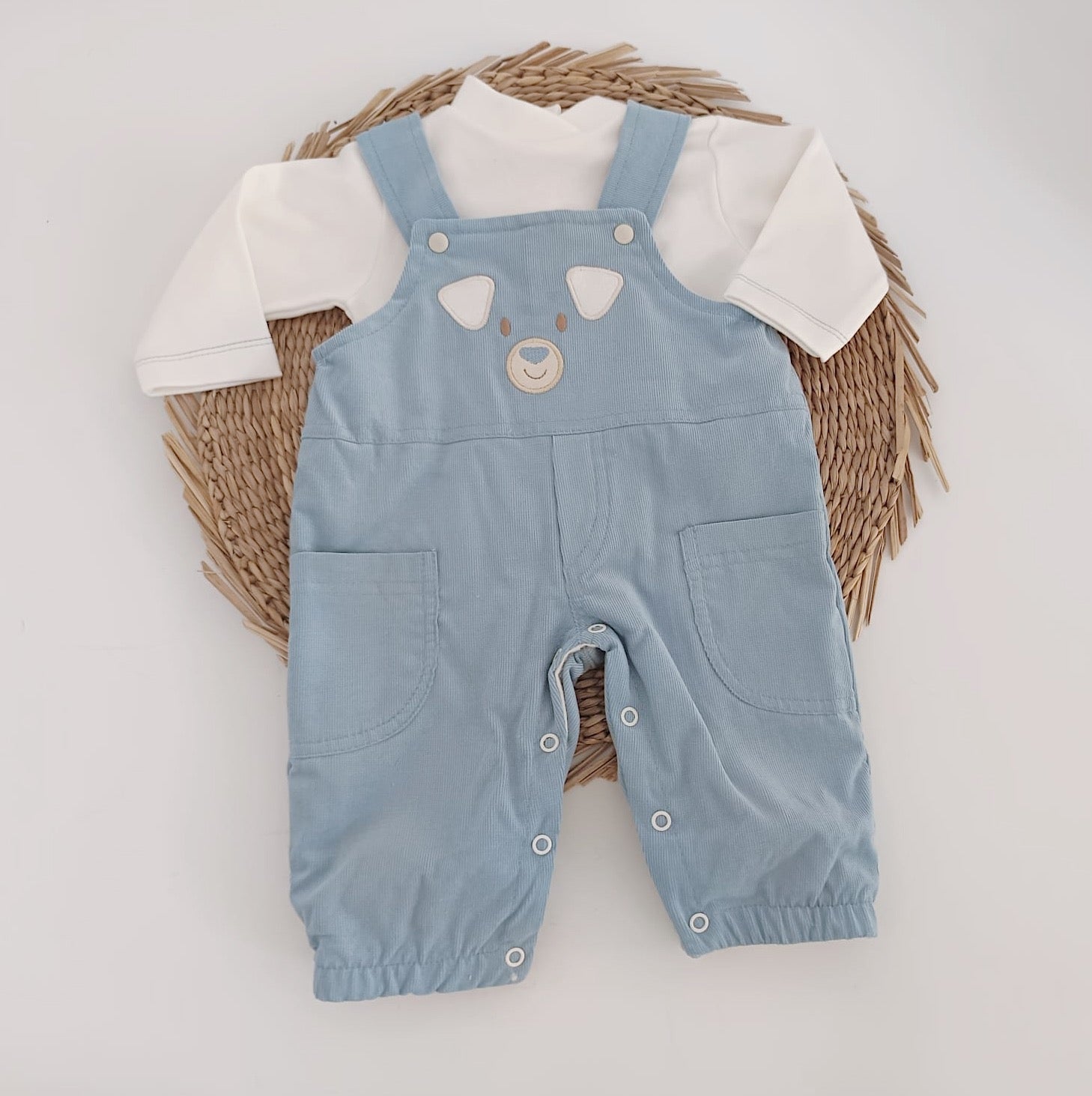 Jardineiras Bombazine com camisola Urso Azul