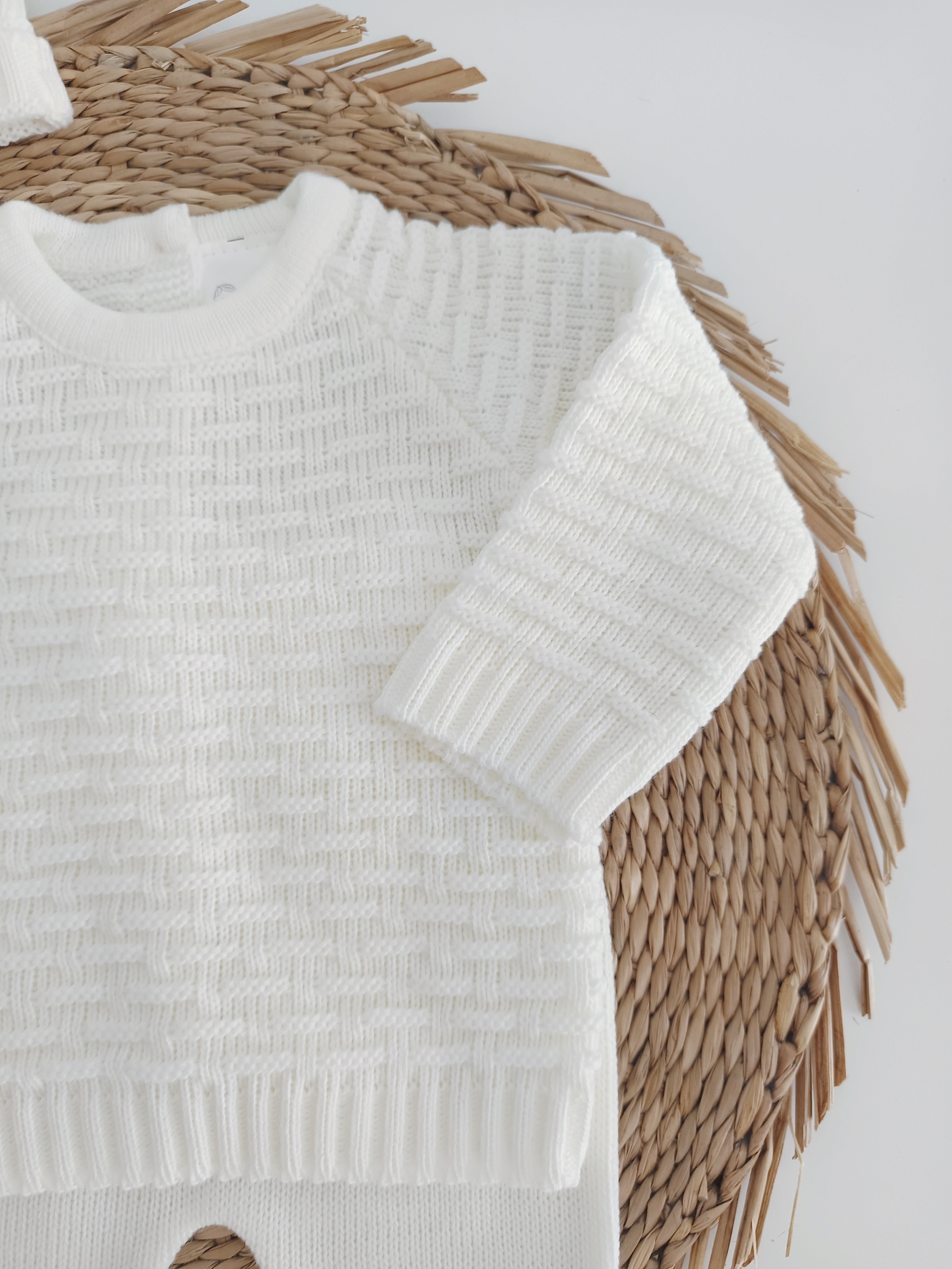 Conjunto de Malha Trabalhado com Gorro Pérola