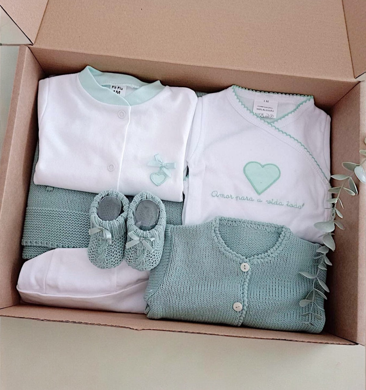 Amor Para a Vida Toda® | Conjunto Primeira Roupinha Coração Verde Água com manta