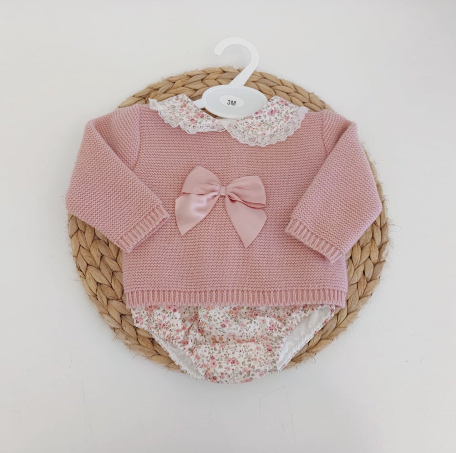 Tapa Fraldas com Camisola de Malha Flores e Laço Rosa Velho