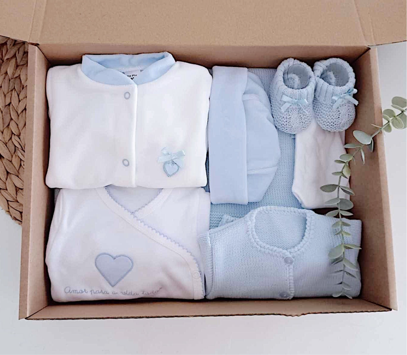 Amor Para a Vida Toda® | Conjunto Primeira Roupinha Coração Azul com manta