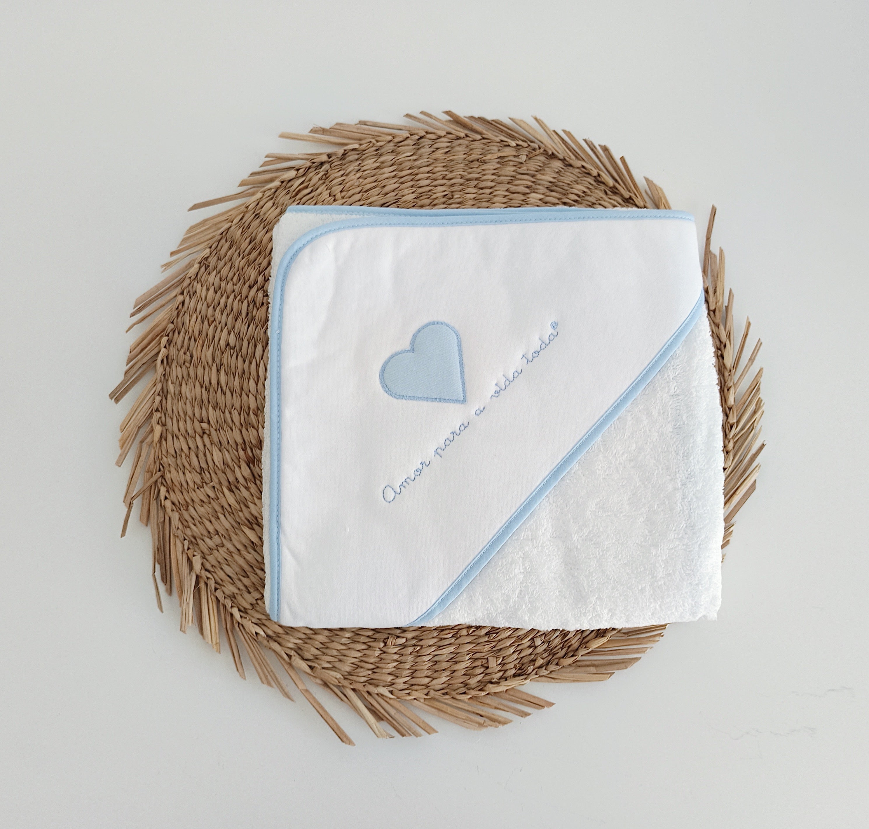 Toalha de banho bebé azul com capuz e bordado coração Amor para a Vida Toda