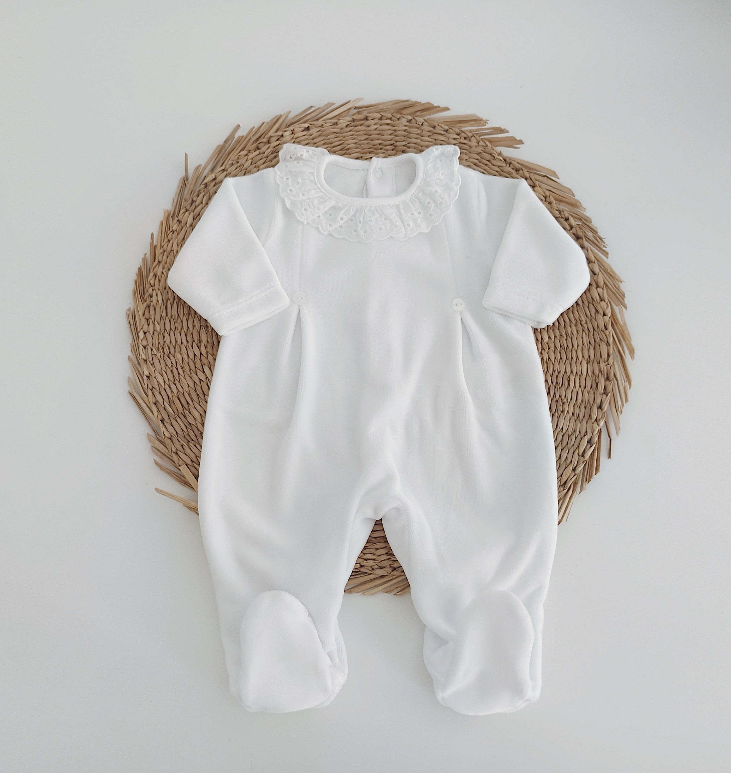 Babygrow Veludo Com Botões e Gola De Folho Branco