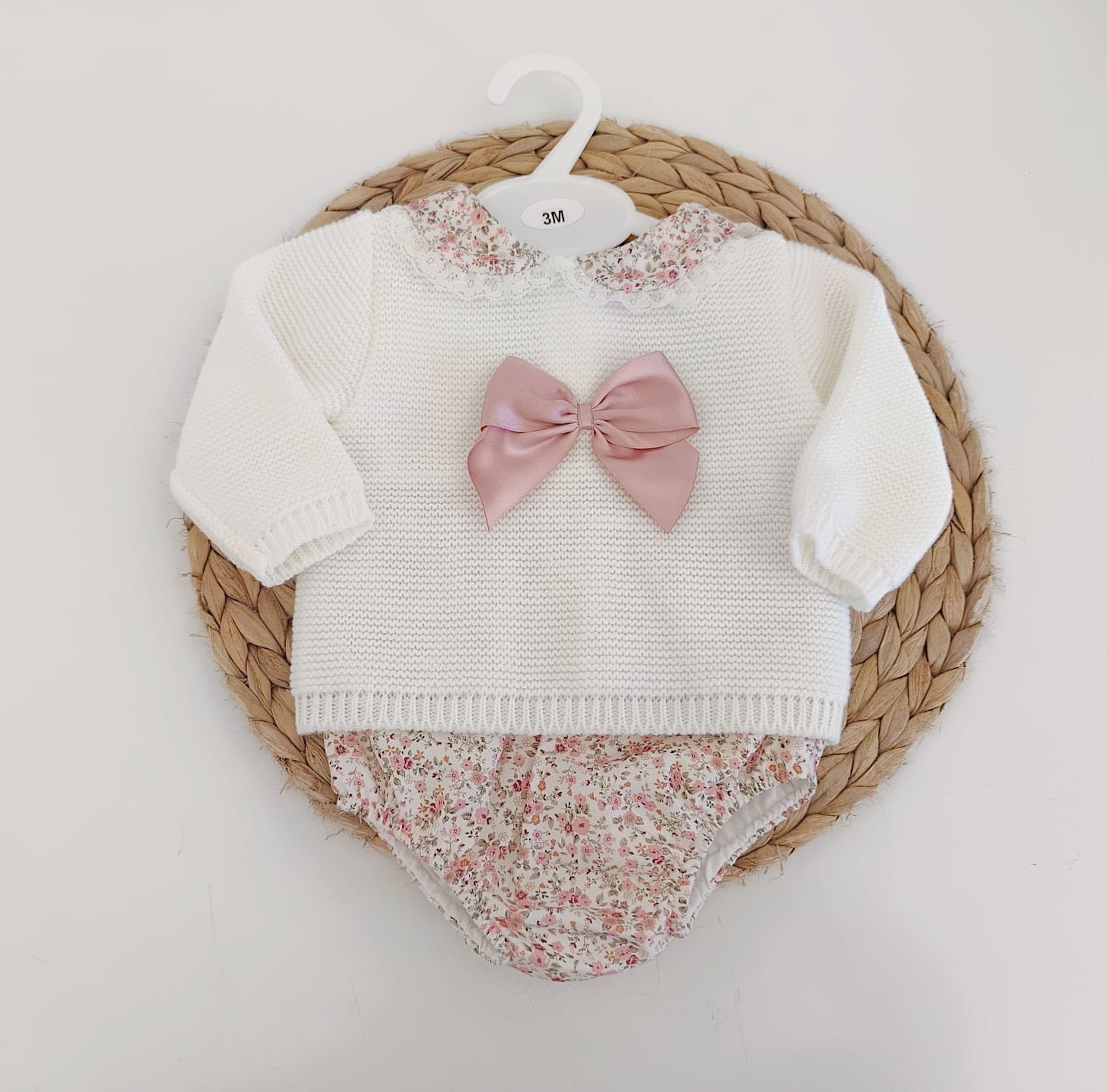 Tapa Fraldas com Camisola de Malha Flores e Laço Pérola