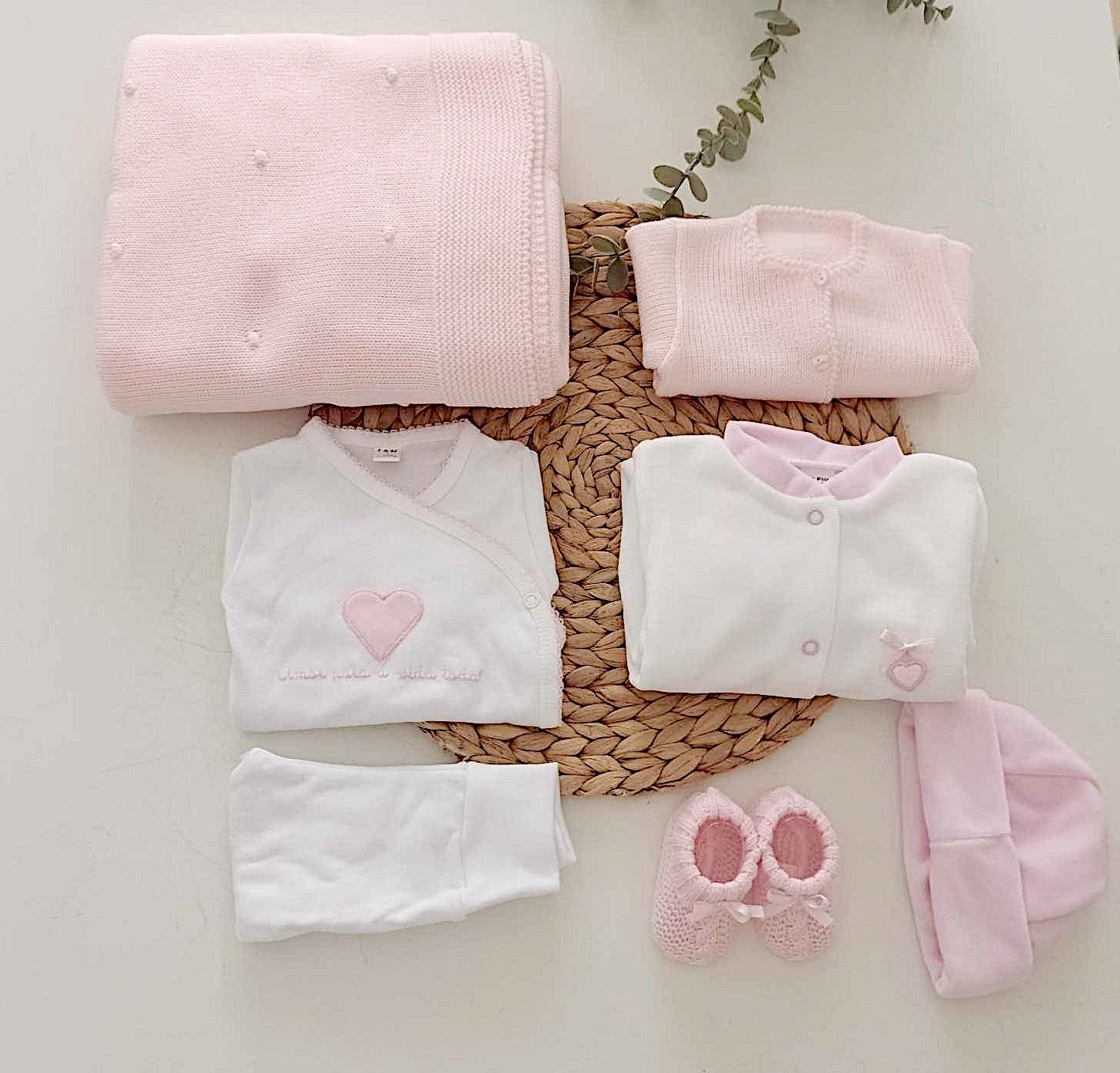 Amor Para a Vida Toda® | Conjunto Primeira Roupinha Coração Rosa com manta