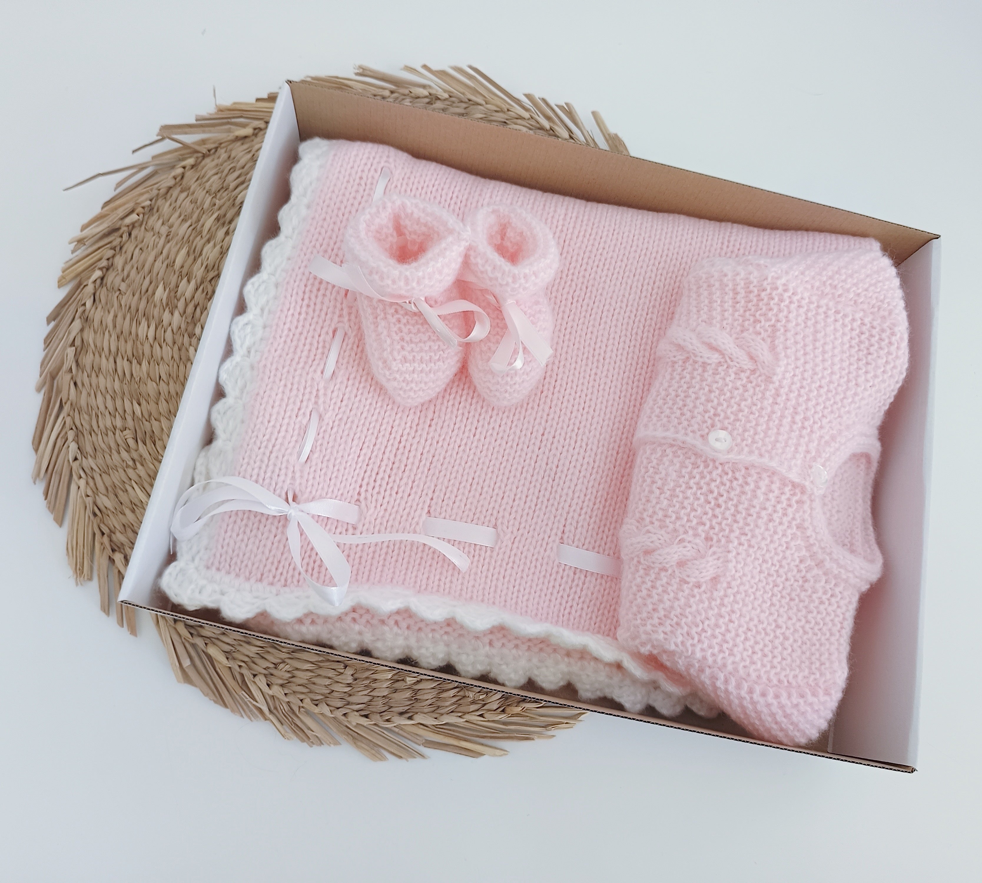 Conjunto de Malha para Bebé feito à Mão com Laço em Cetim Rosa