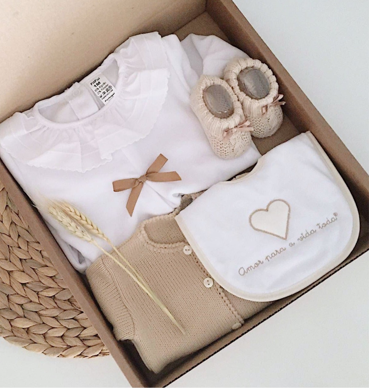 FitFiu Babies® | Conjunto Laço Areia c/ babete Amor Para a Vida Toda