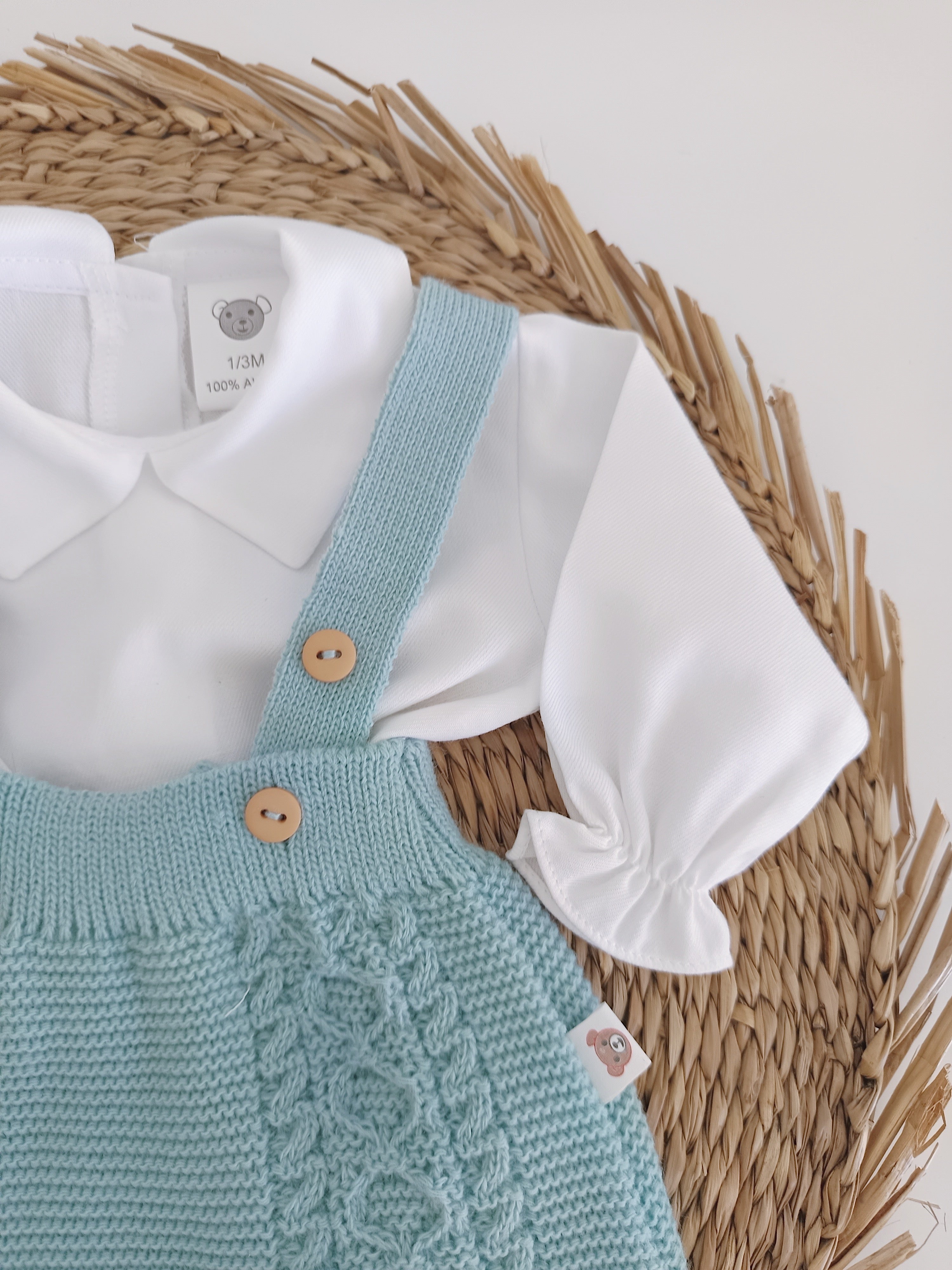 Jardineira Malha Saída Maternidade Tranças Gola de Bico Verde