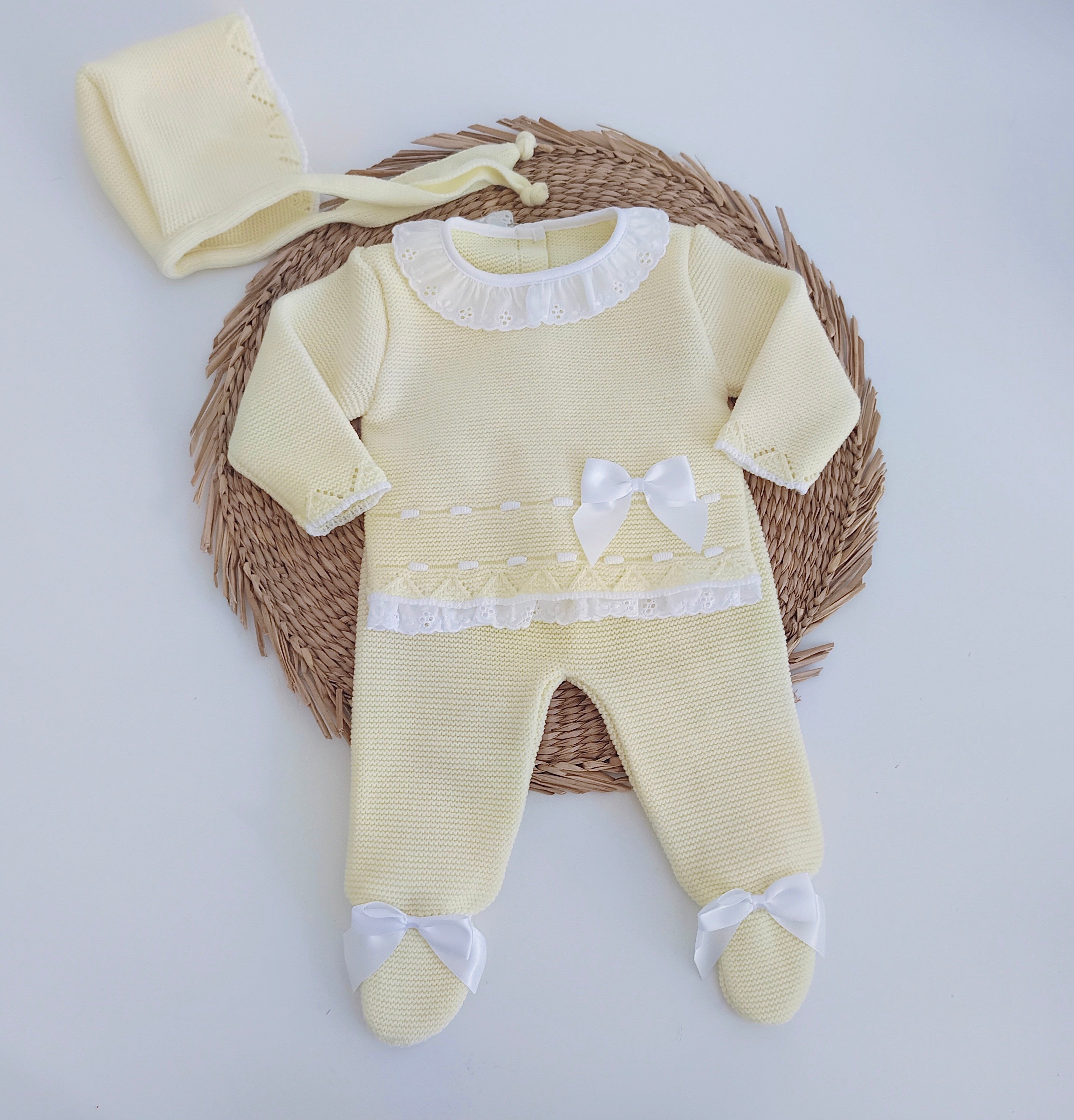 Conjunto de Malha Laços com Touca Amarelo