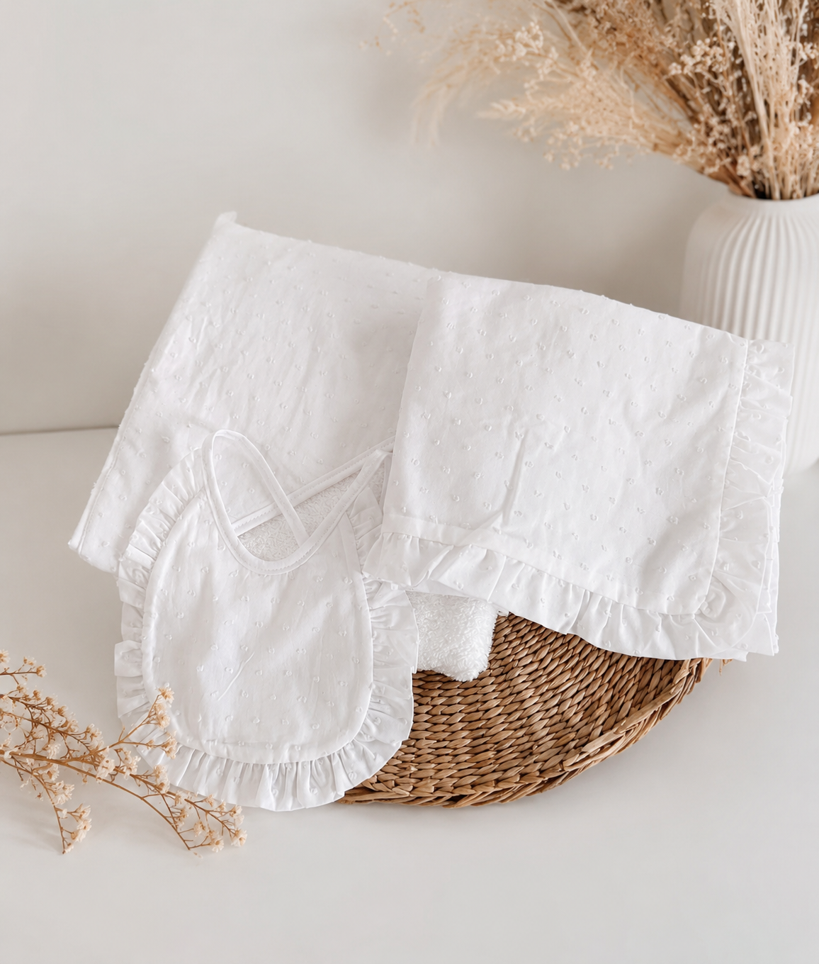 Conjunto Toalha de banho Babete e Fralda para bebé Plumetti Branco