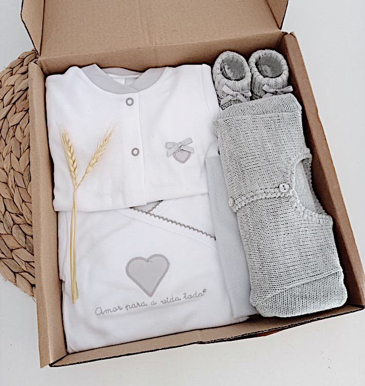Amor Para a Vida Toda® | Conjunto Primeira Roupinha Coração Cinza
