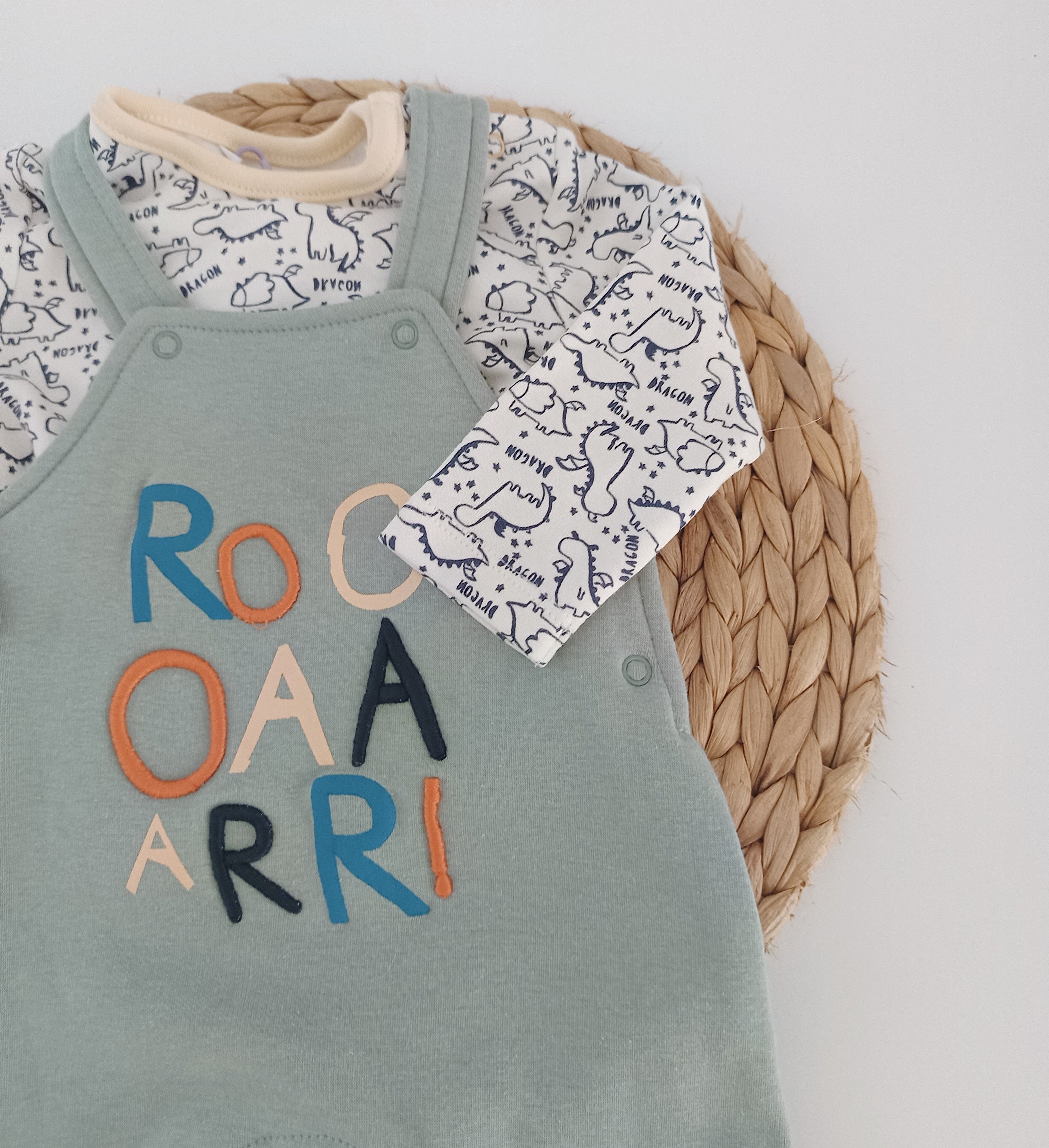 Jardineiras com Camisola Roar Verde