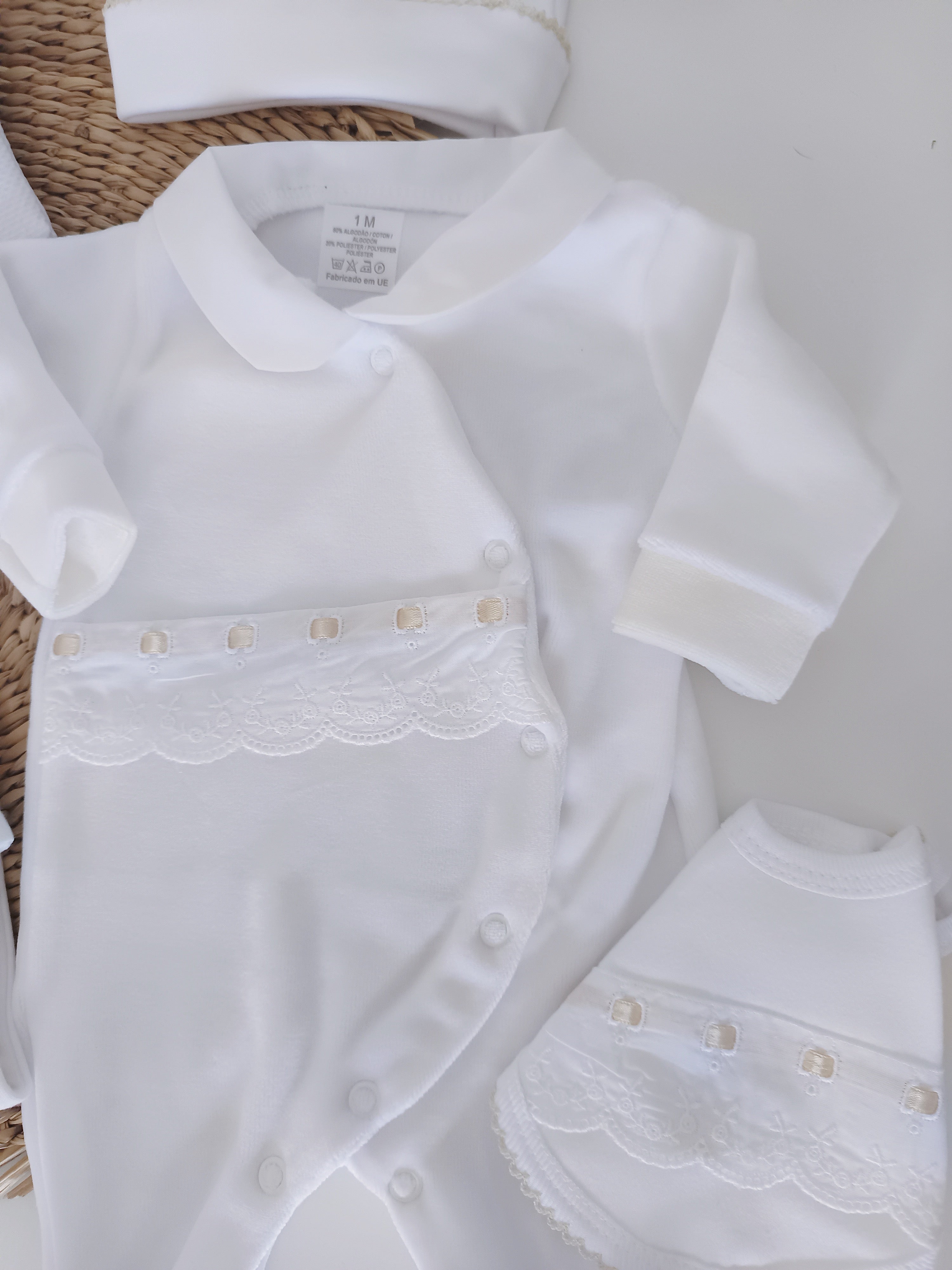 Conjunto de Primeira Roupinha Veludo Bordado Inglês Pérola