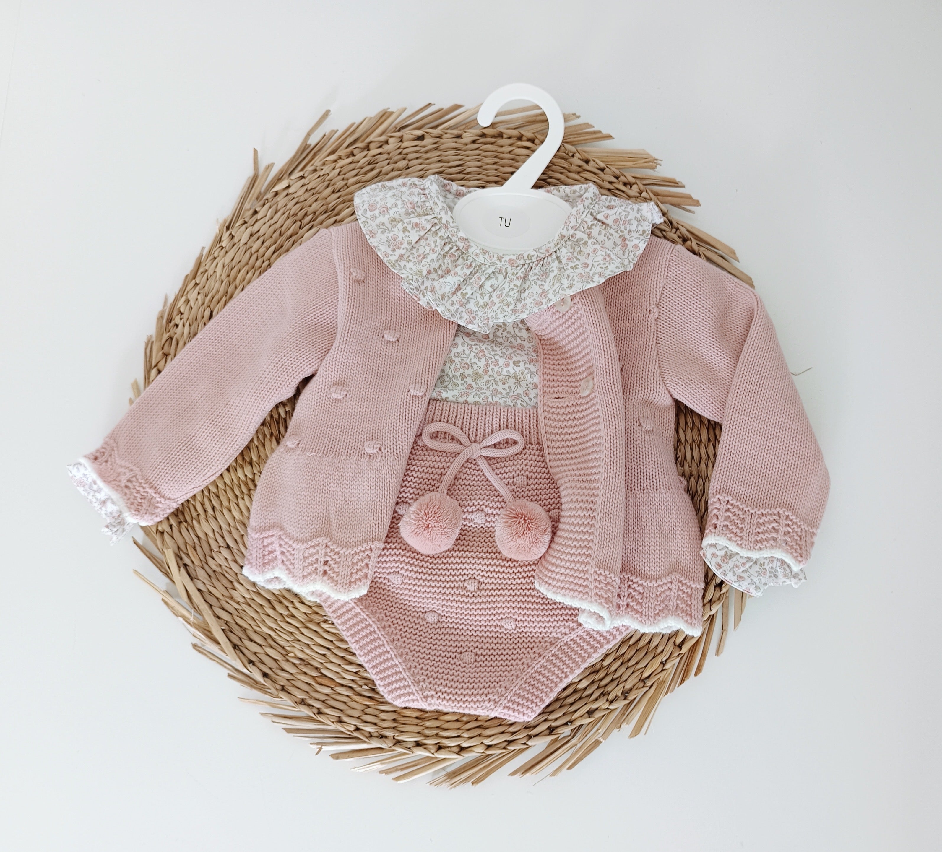 Conjunto de bebé rosa velho flores