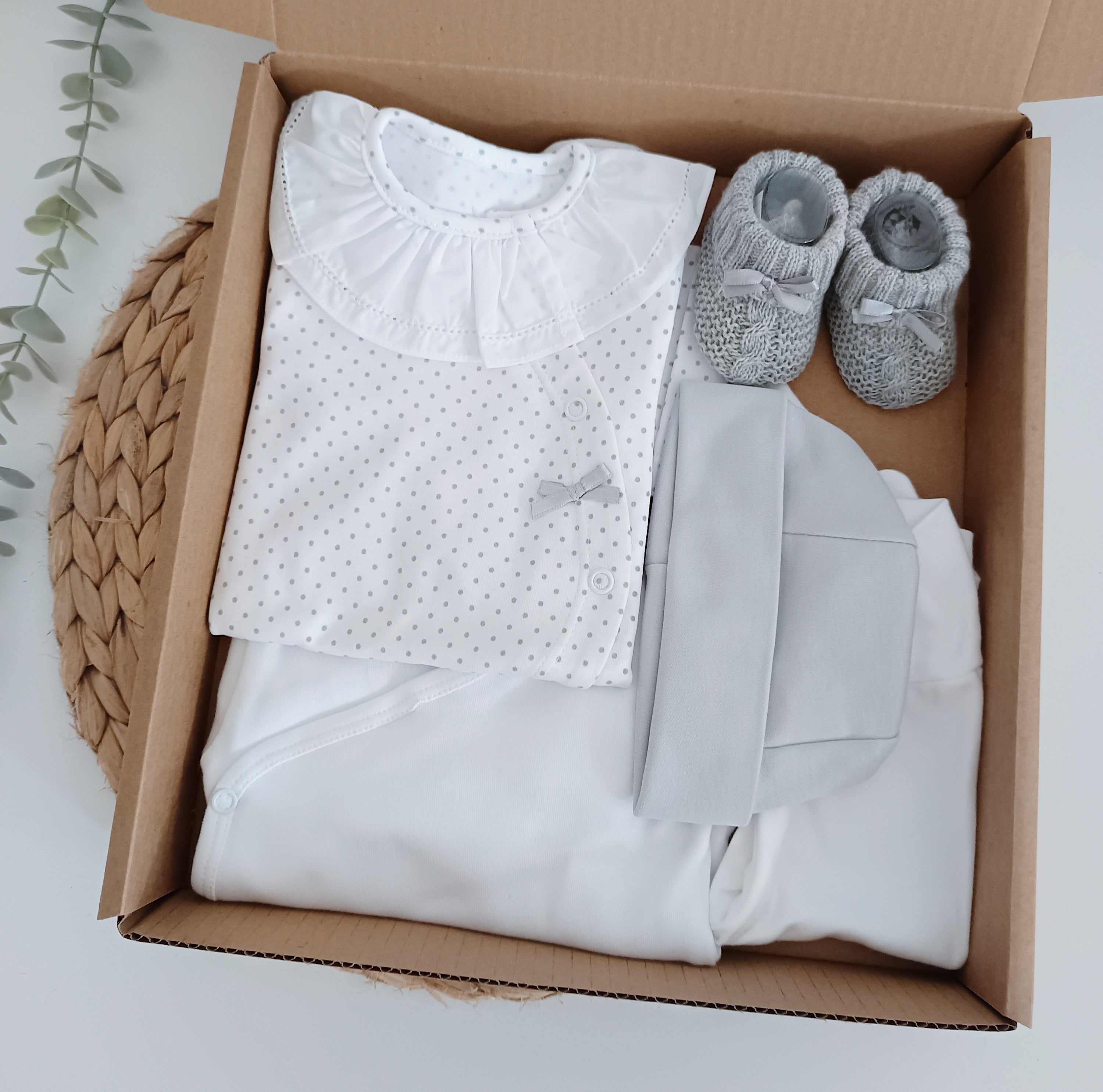 Conjunto de Primeira Roupinha Veludo Gola Pintinhas Cinza
