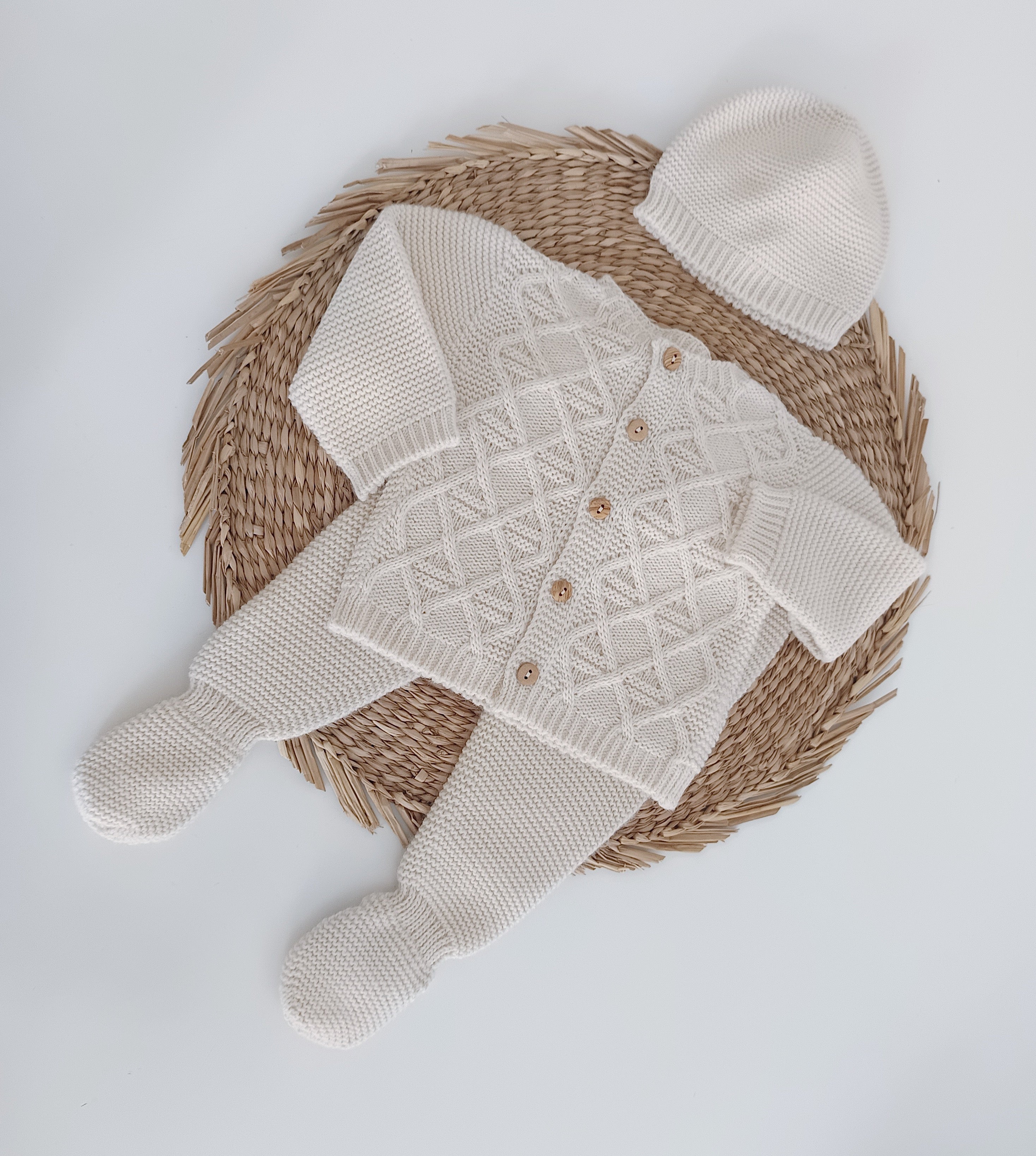 Conjunto de Malha Casaco Losangos com Gorro Areia
