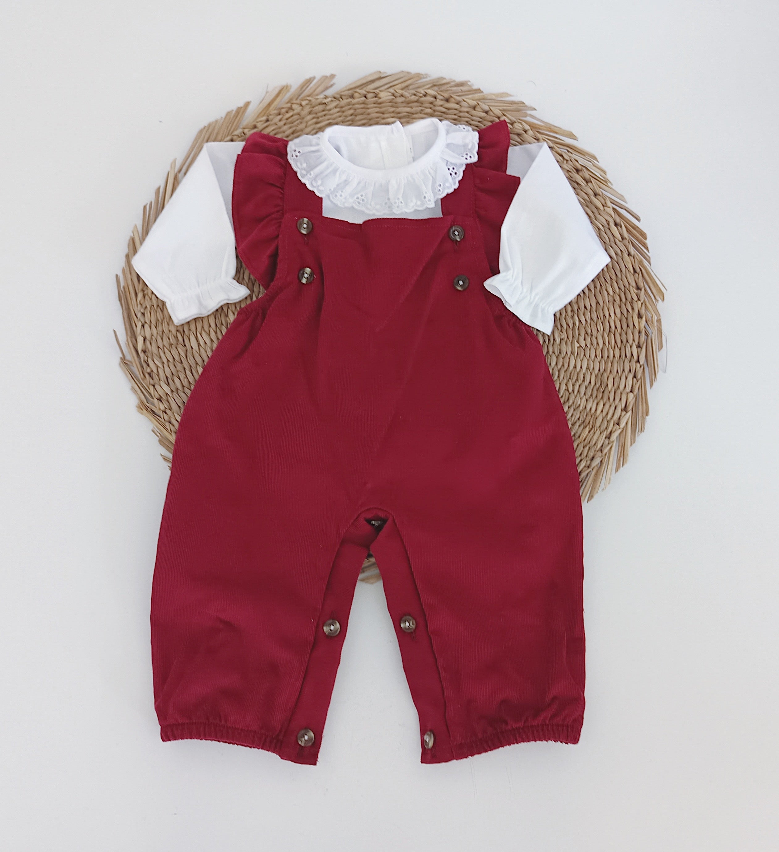 Jardineiras Bombazine com blusa de gola folho Bordeaux