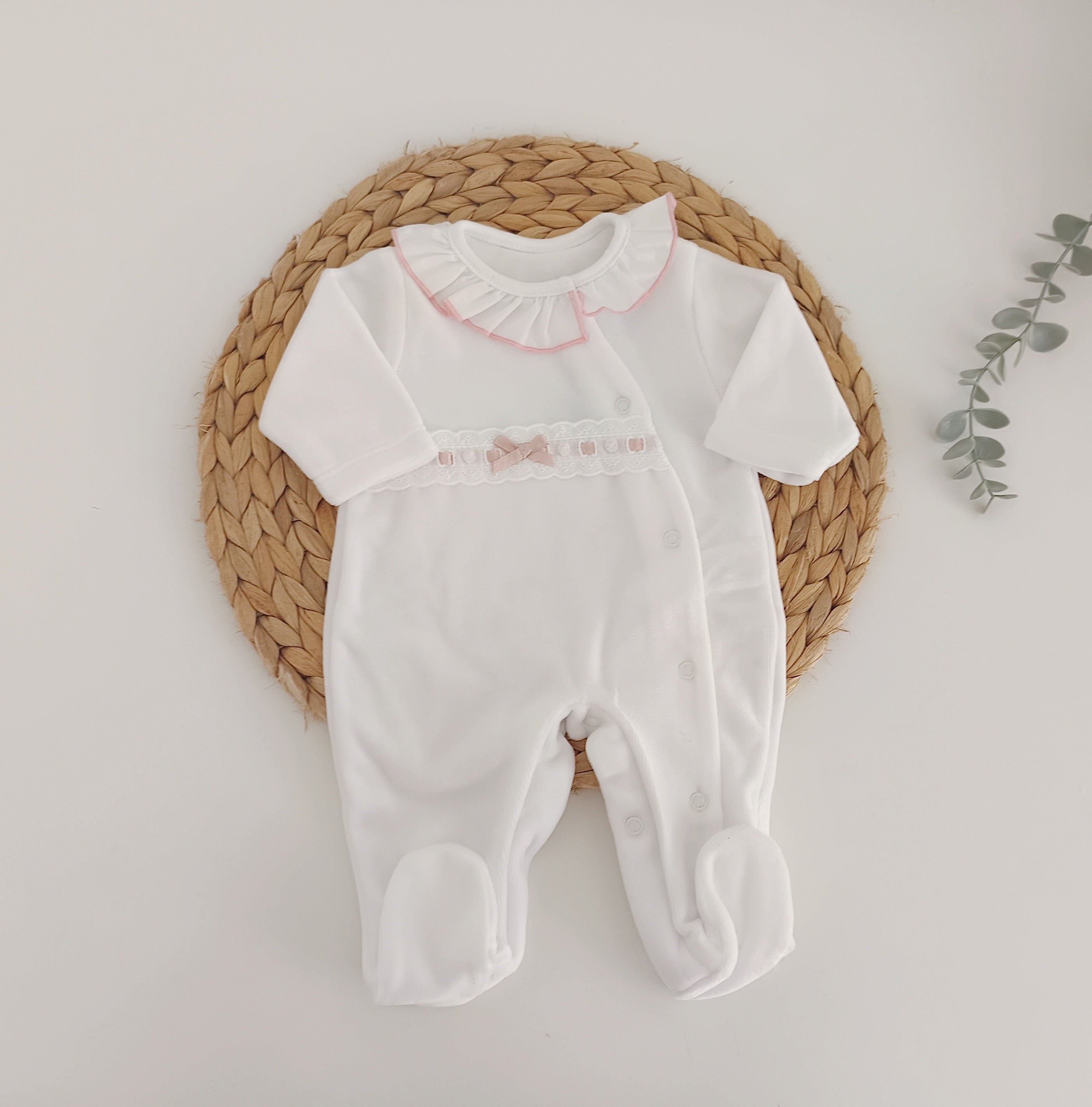 Babygrow Veludo com Renda e Lacinho Branco Rosa