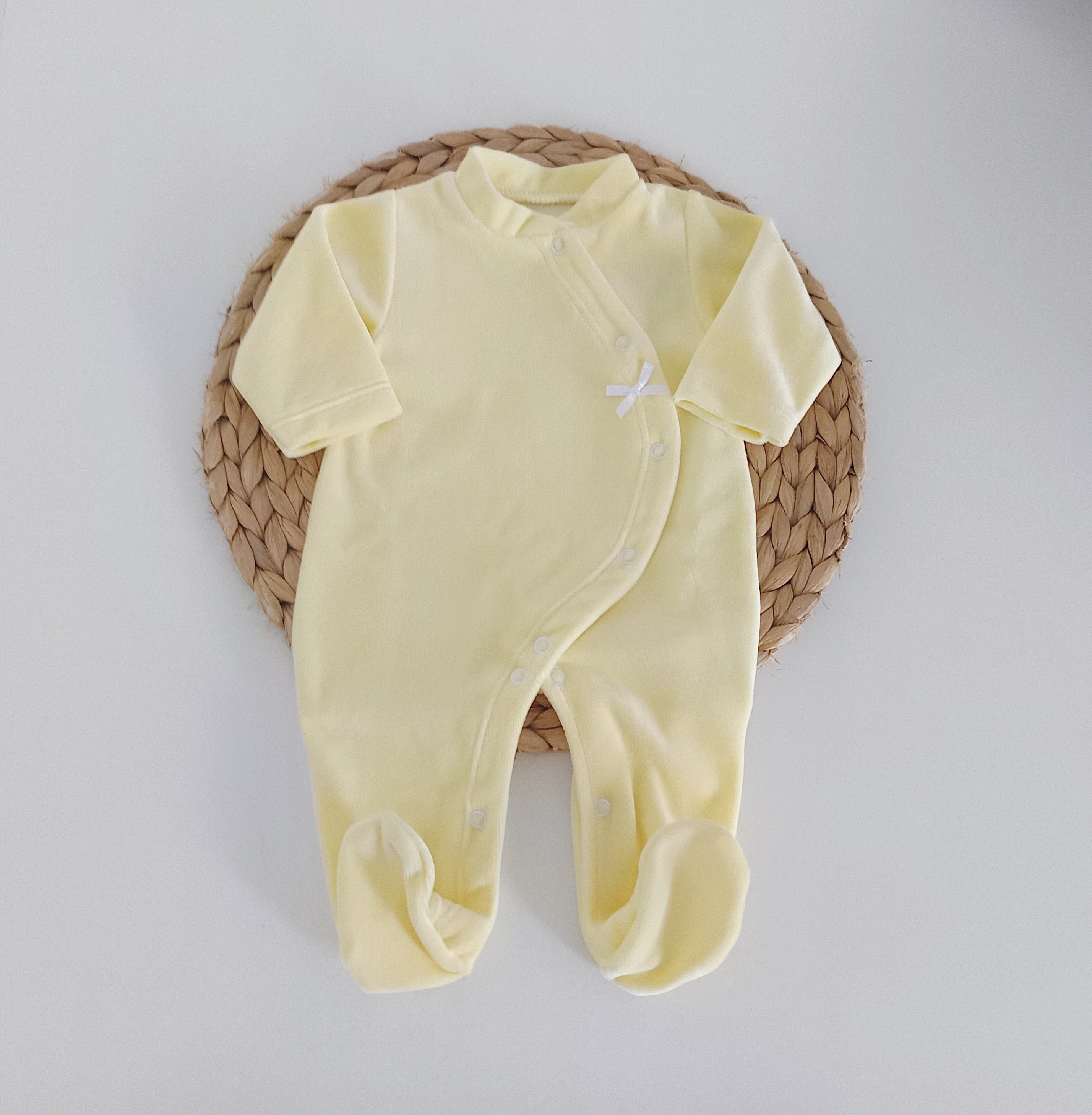 Babygrow Veludo Básico Lacinho Amarelo