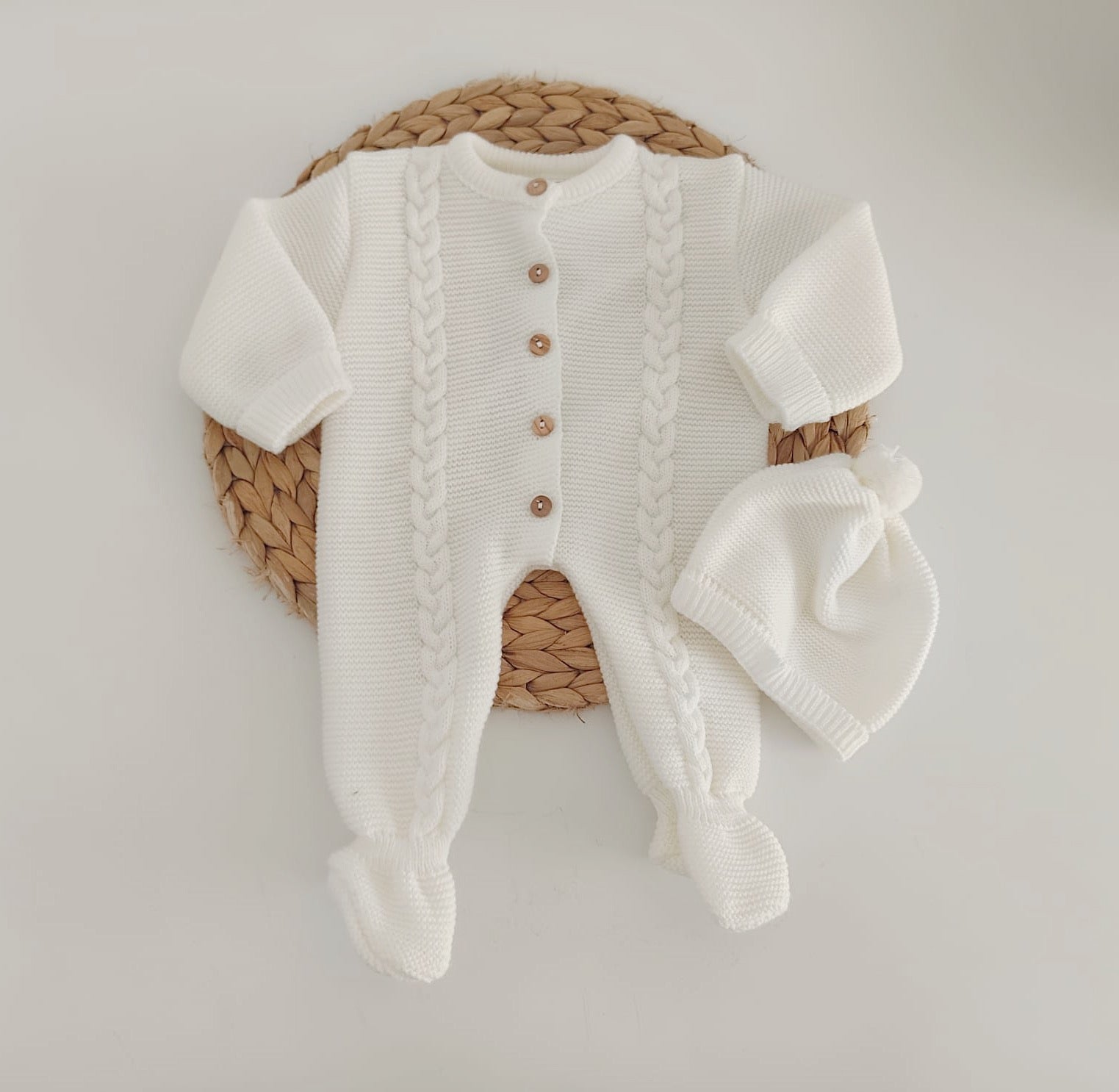 Babygrow de Malha Trança com gorro Pérola