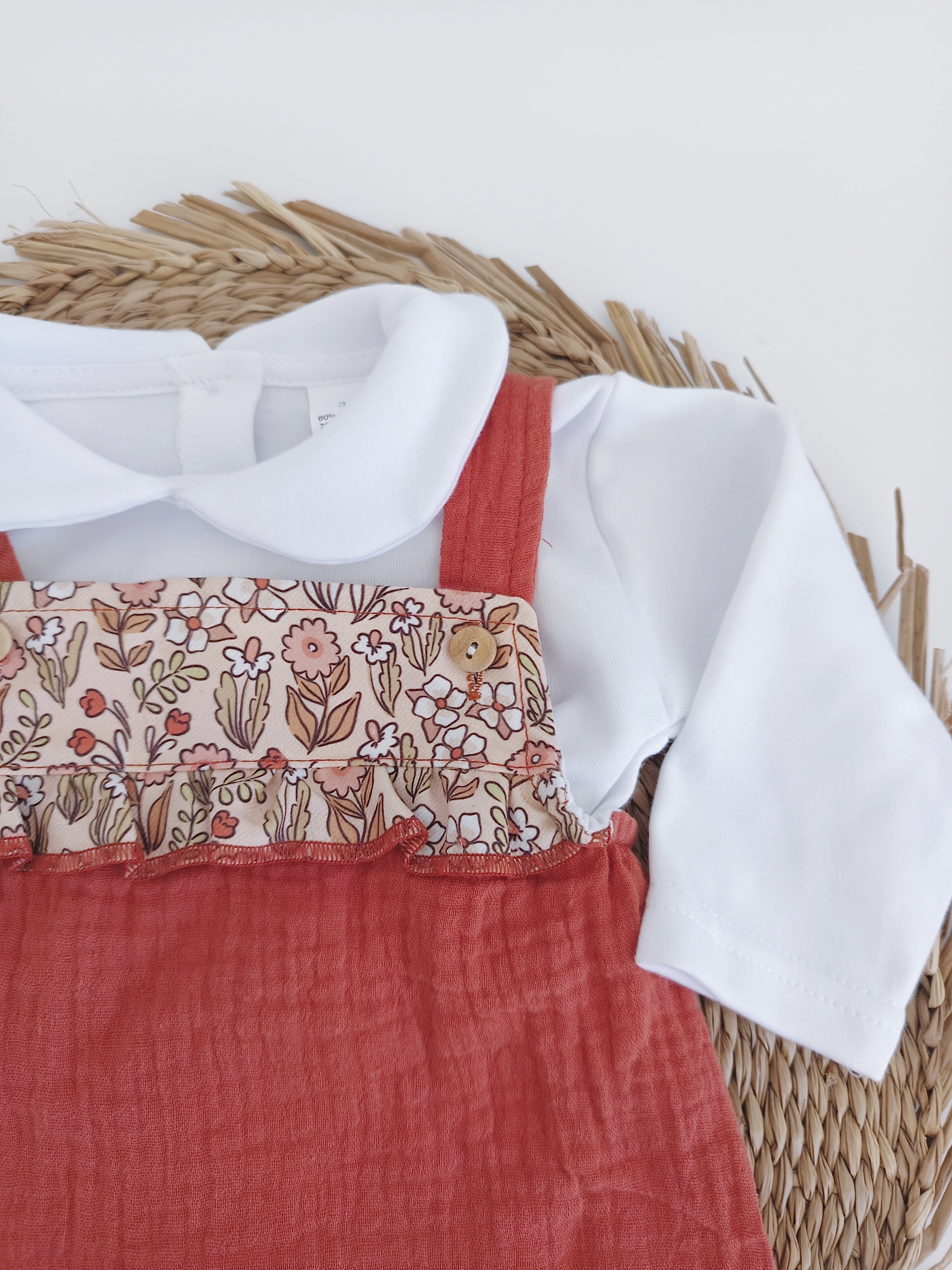 Macacão em Musselina com Blusa Flores Tijolo