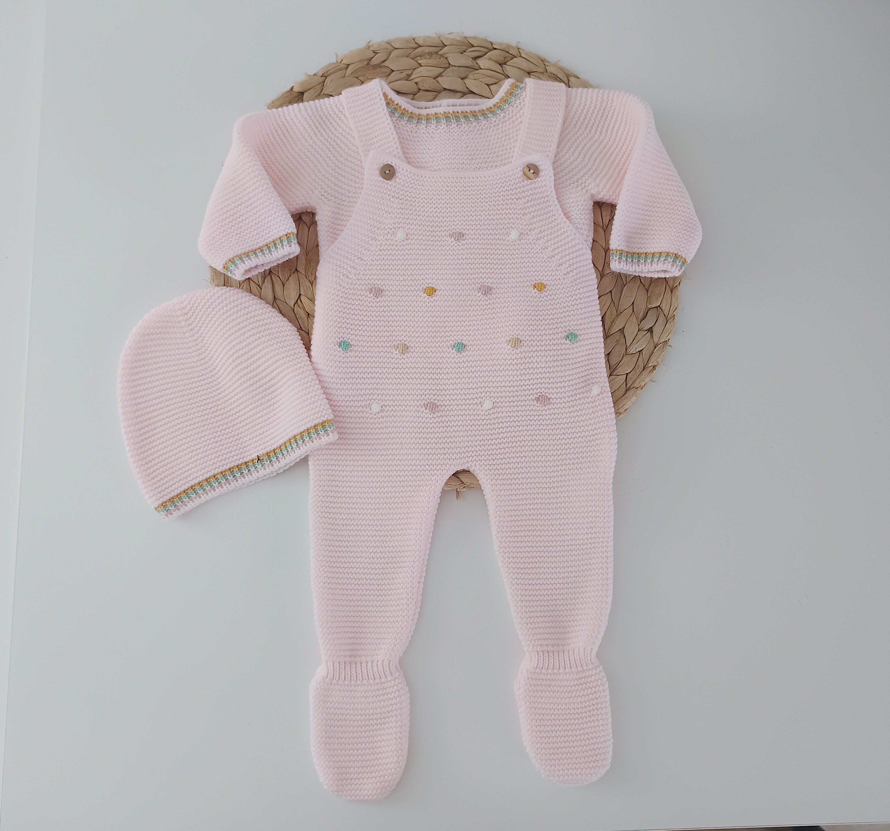 Jardineira Malha Saída Maternidade Pompons Coloridos Rosa