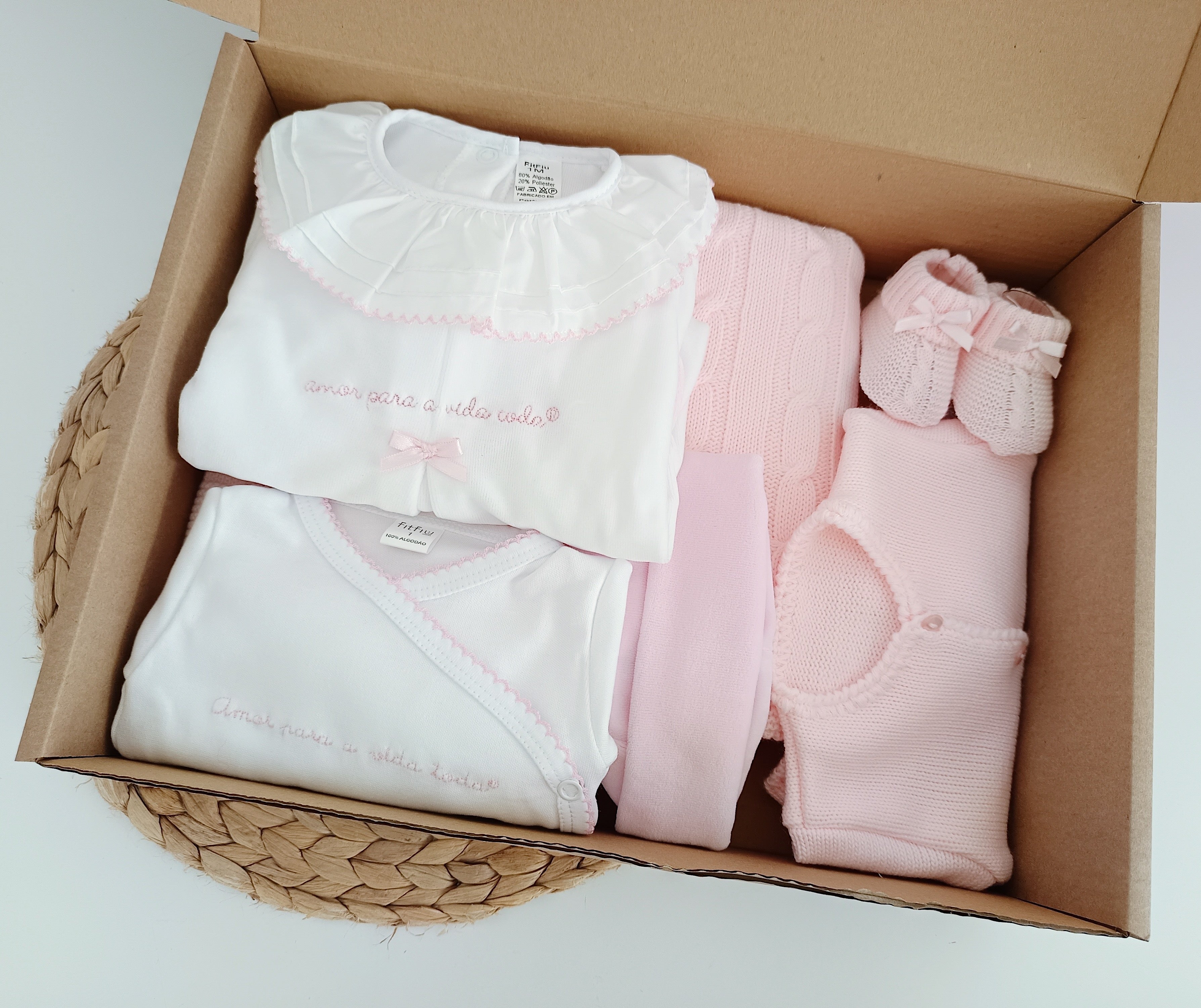 Amor Para a Vida Toda® | Conjunto Primeira Roupinha Lacinho Rosa com manta